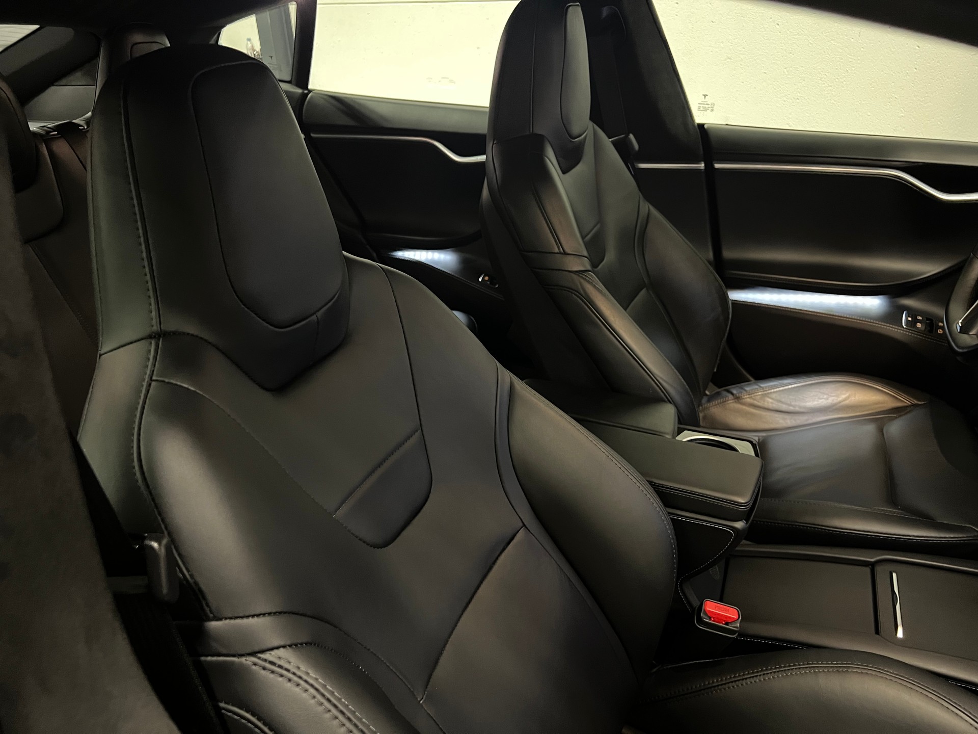 TESLA Model S 75 D-image-21