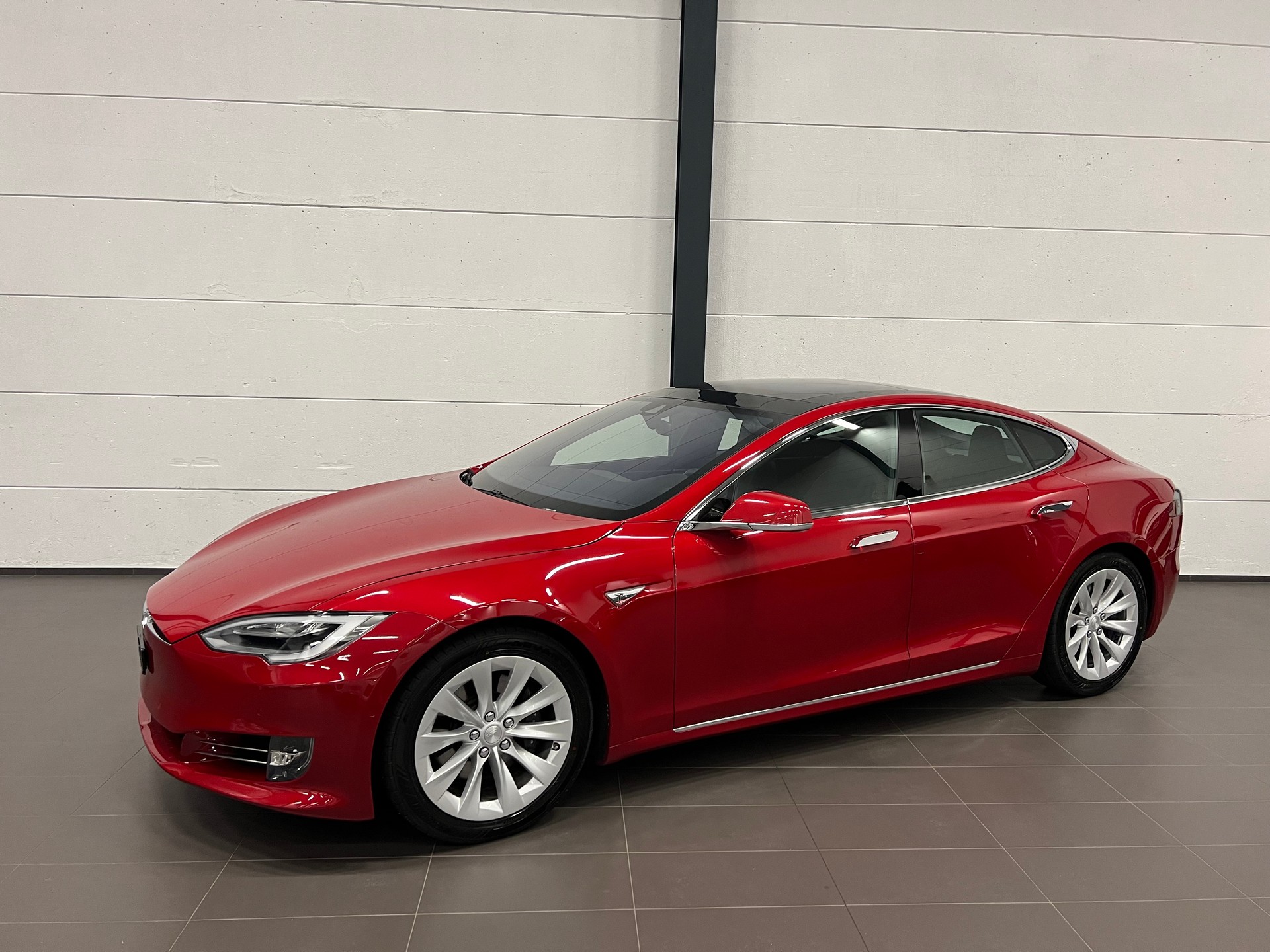 TESLA Model S 75 D-image-2