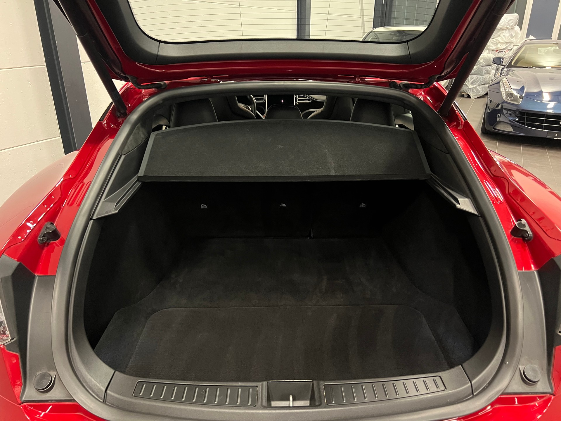 TESLA Model S 75 D-image-24