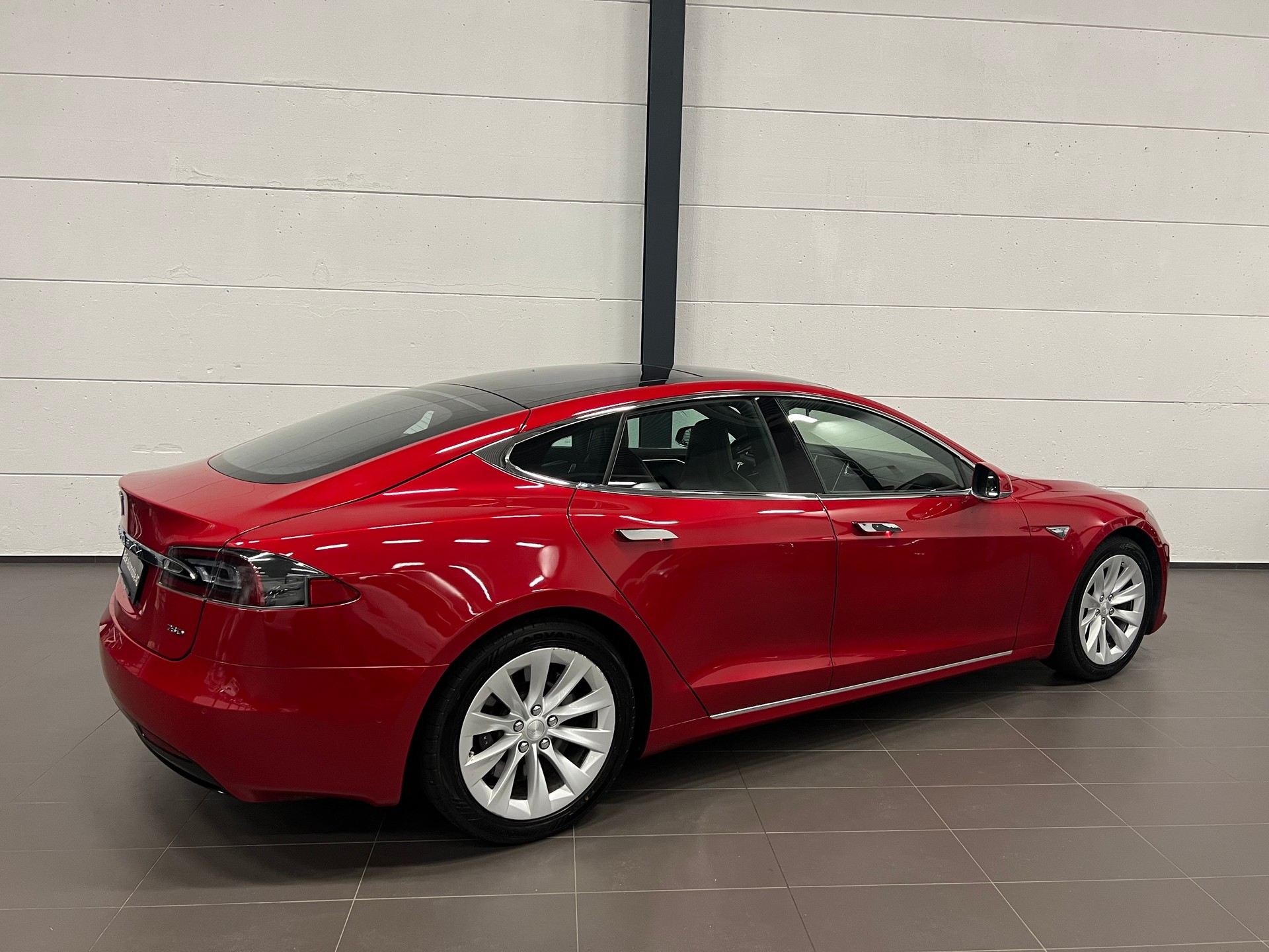 TESLA Model S 75 D-image-12