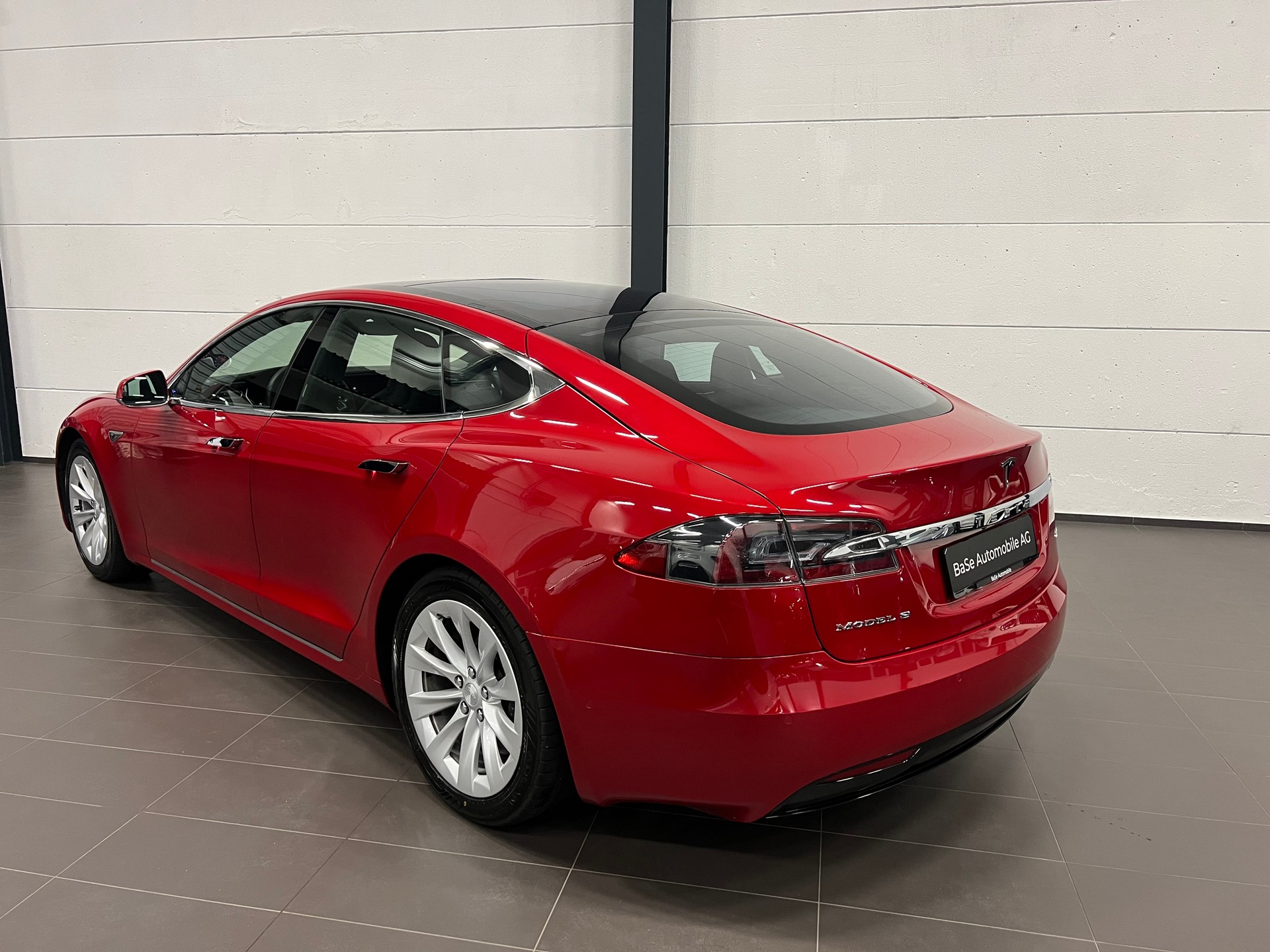 TESLA Model S 75 D-image-11