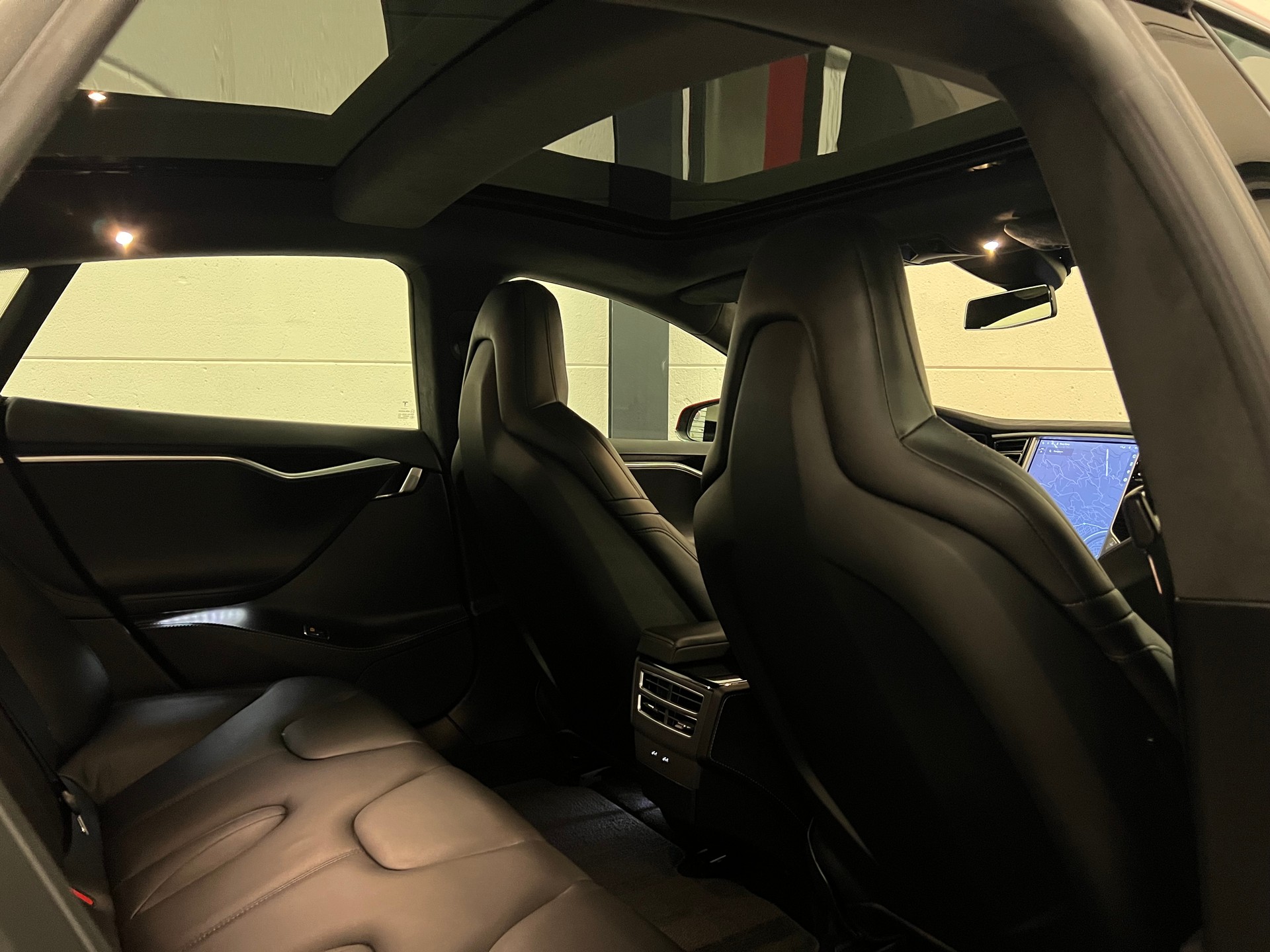 TESLA Model S 75 D-image-23