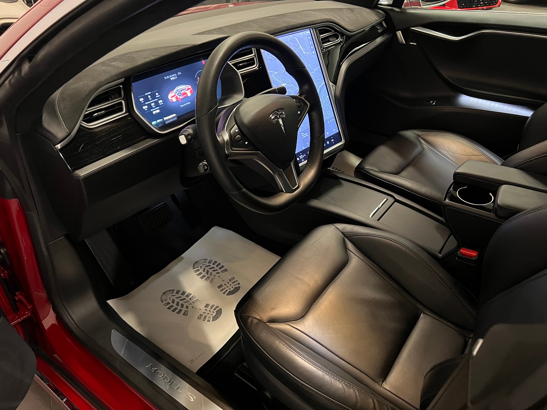 TESLA Model S 75 D-image-16
