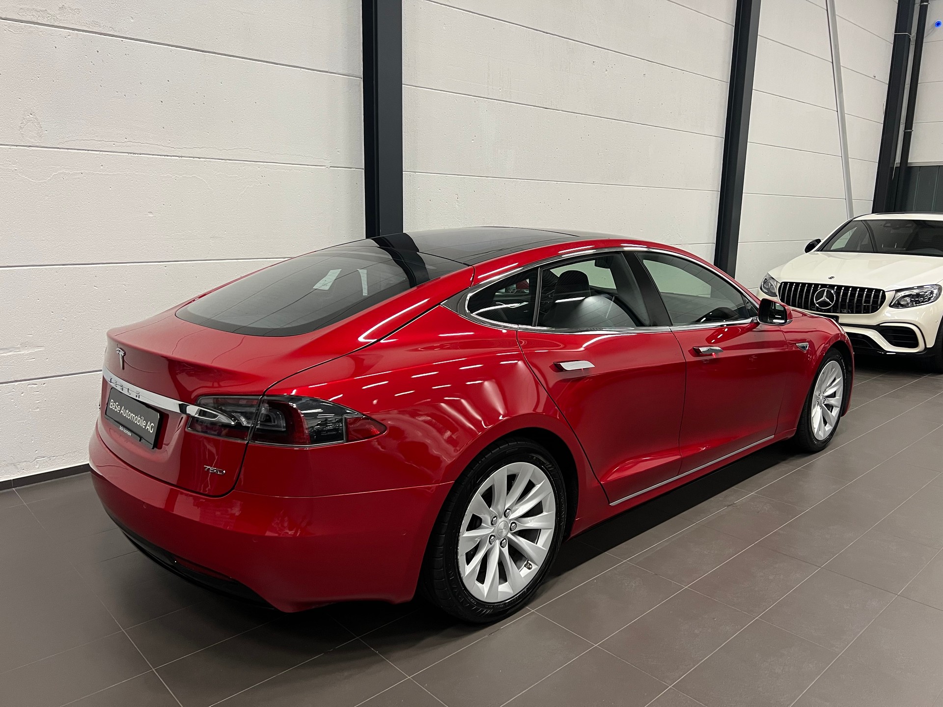 TESLA Model S 75 D-image-10