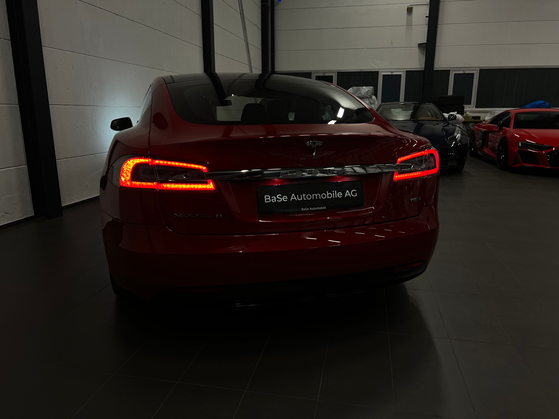 TESLA Model S 75 D-image-15