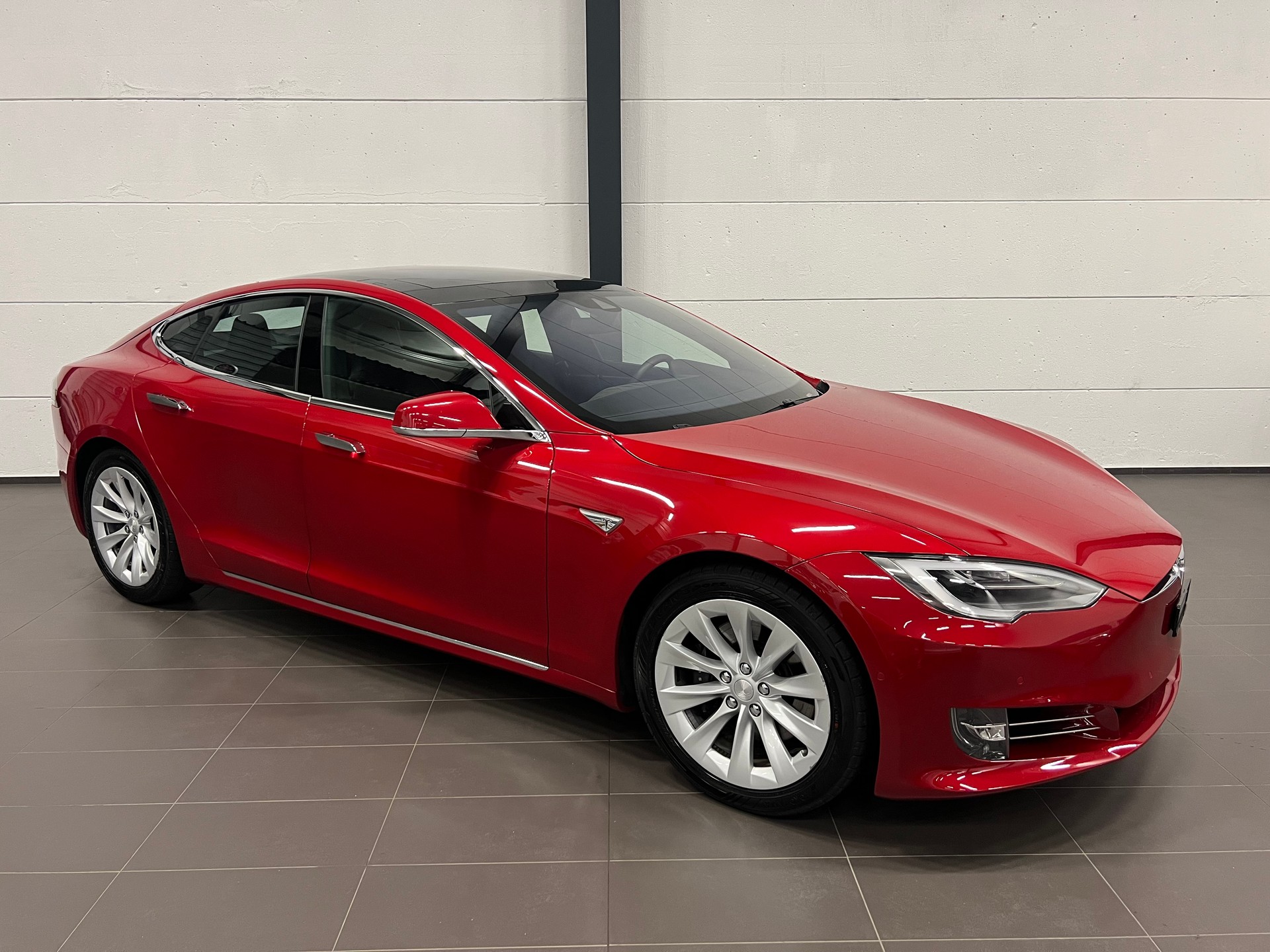 TESLA Model S 75 D-image-3