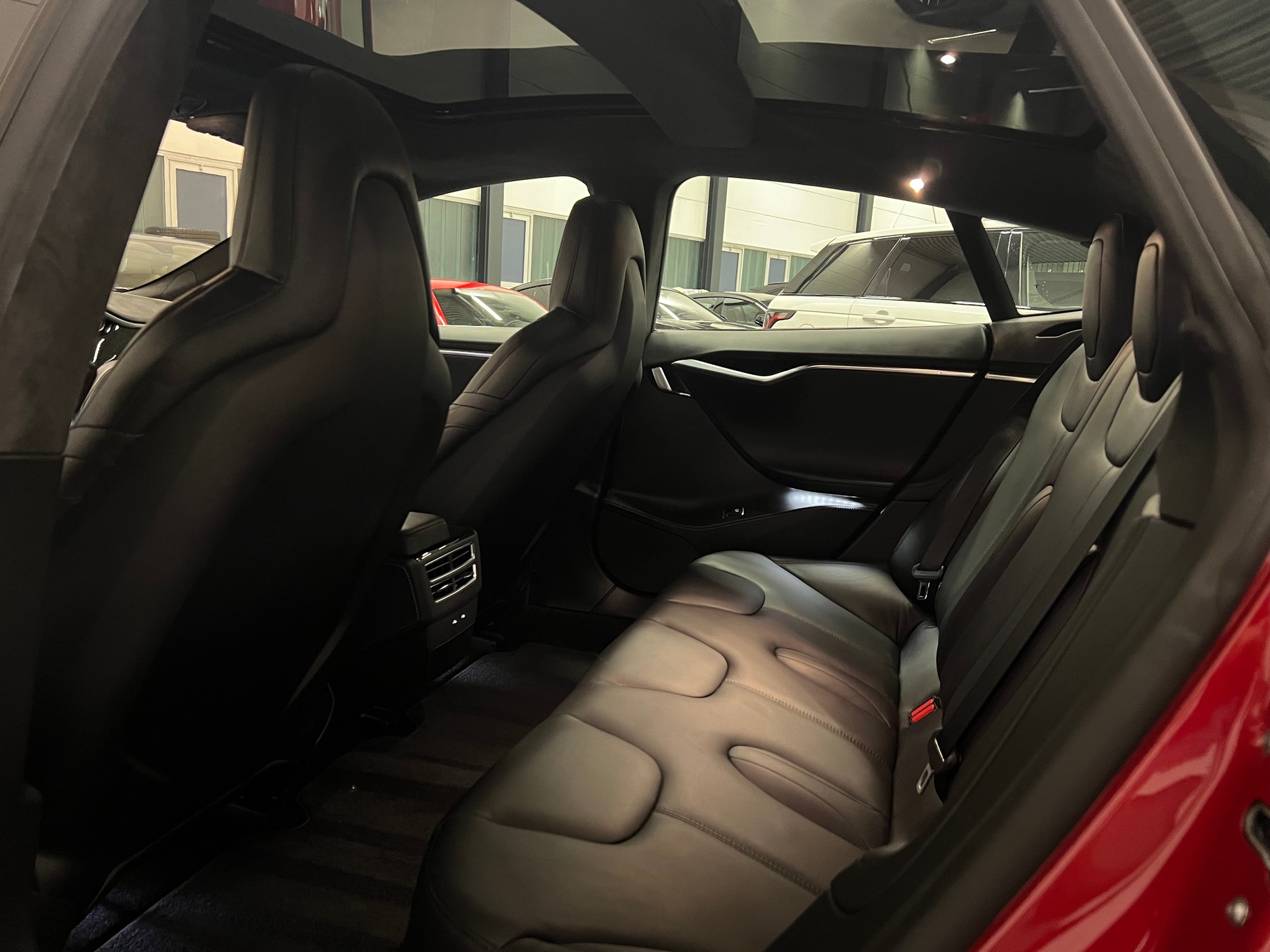 TESLA Model S 75 D-image-22