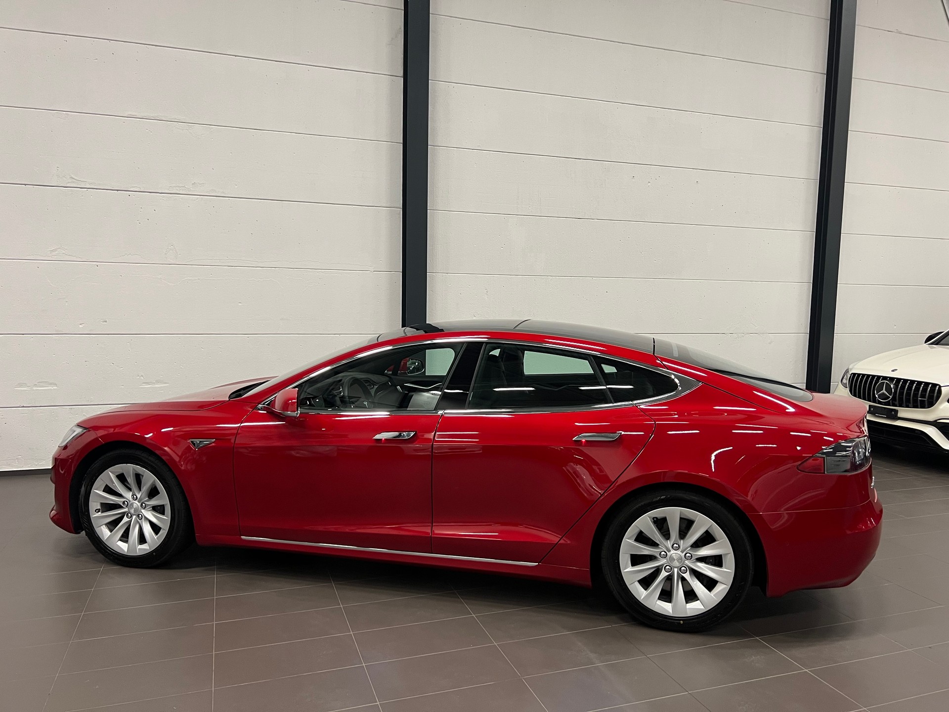TESLA Model S 75 D-image-13