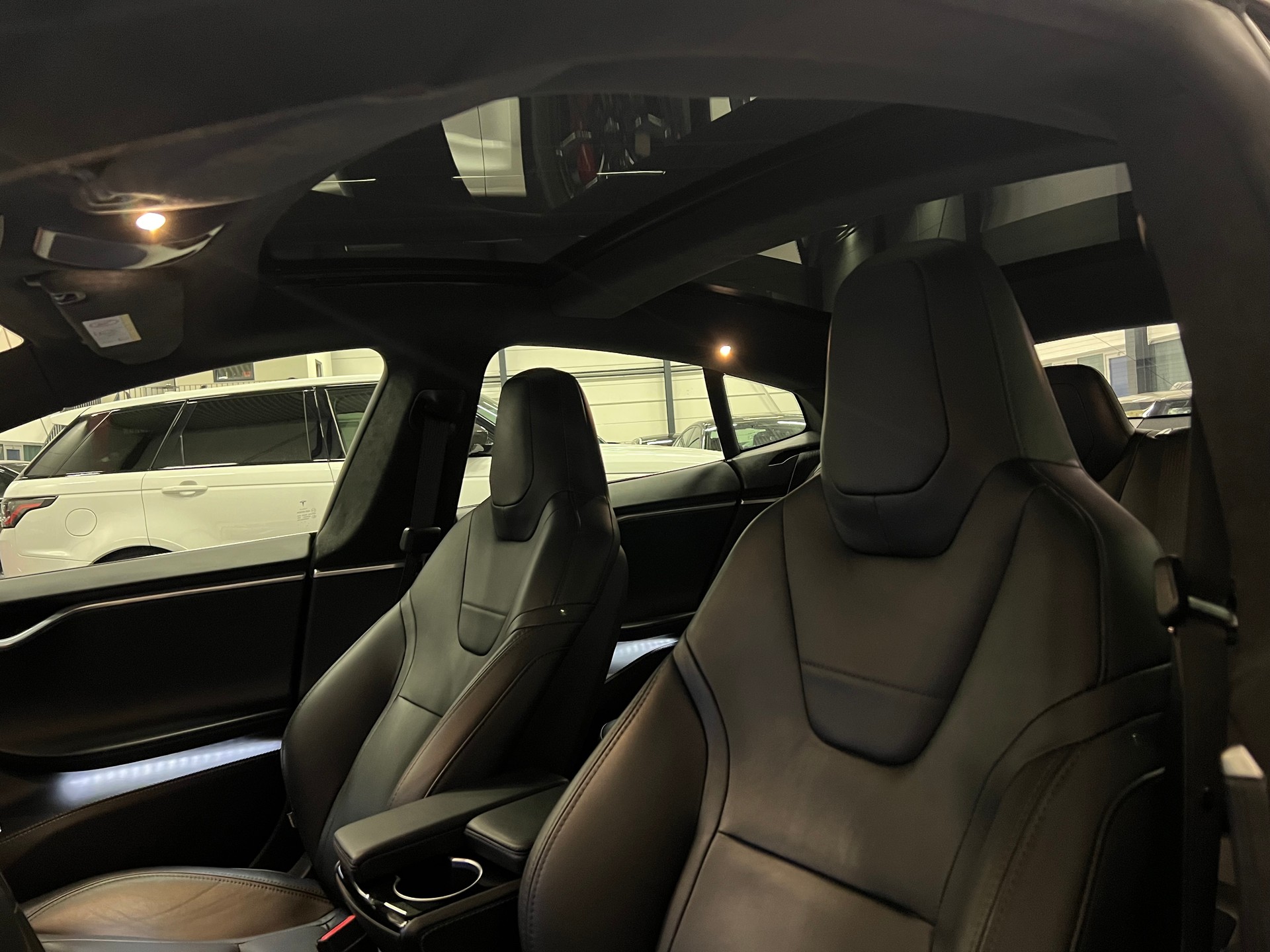 TESLA Model S 75 D-image-18