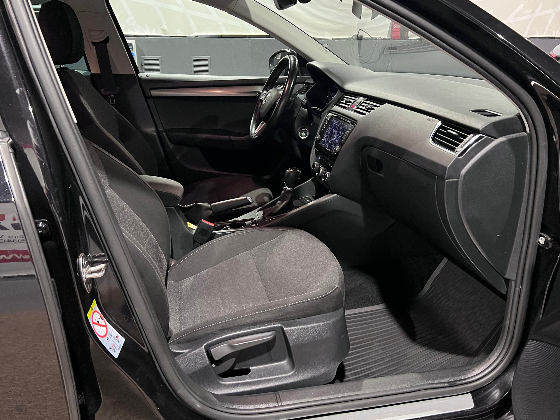 SKODA Octavia Combi 2.0 TDI Soleil 4x4 DSG-image-12