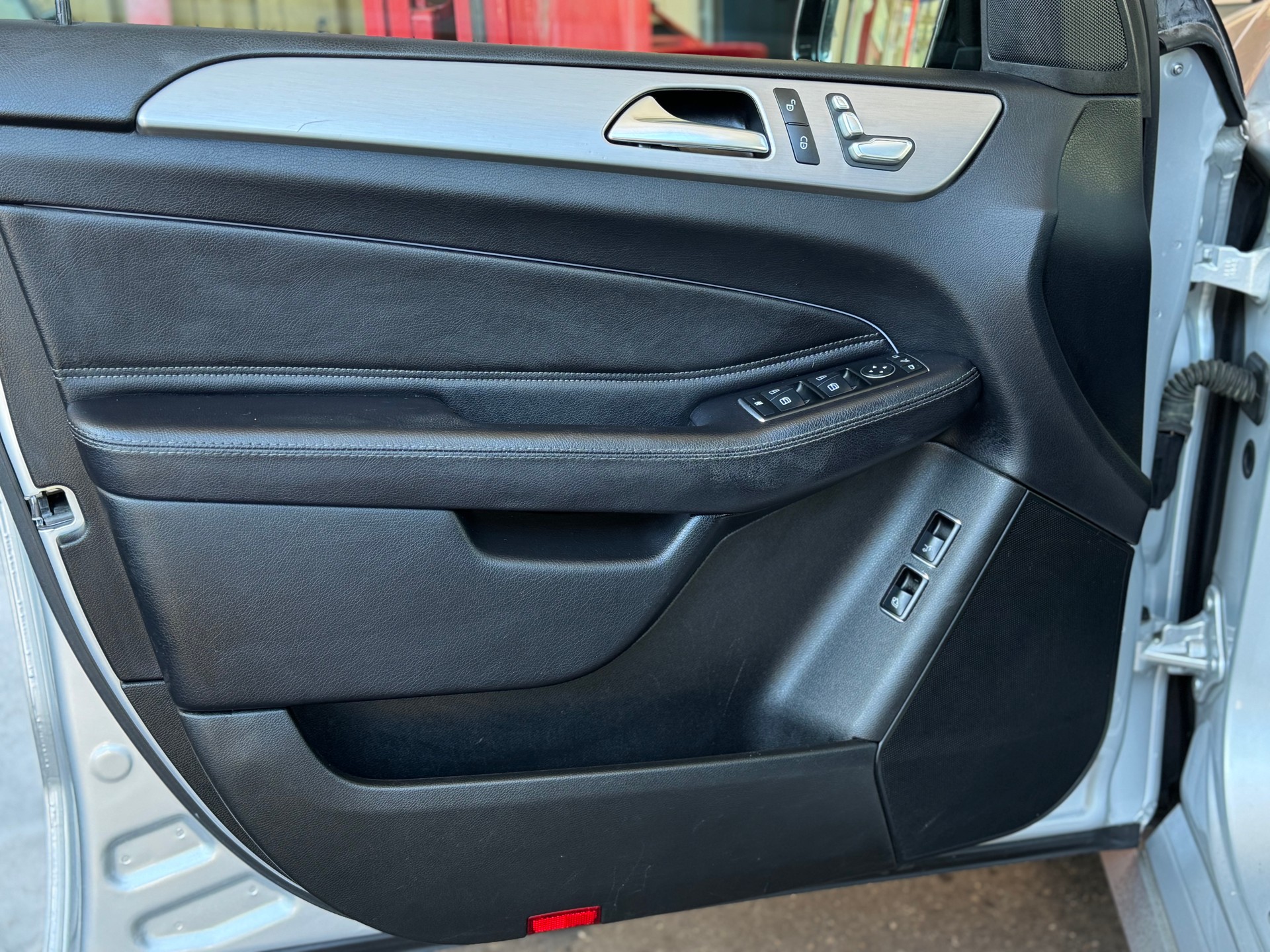 MERCEDES-BENZ GLE 350 d-image-6