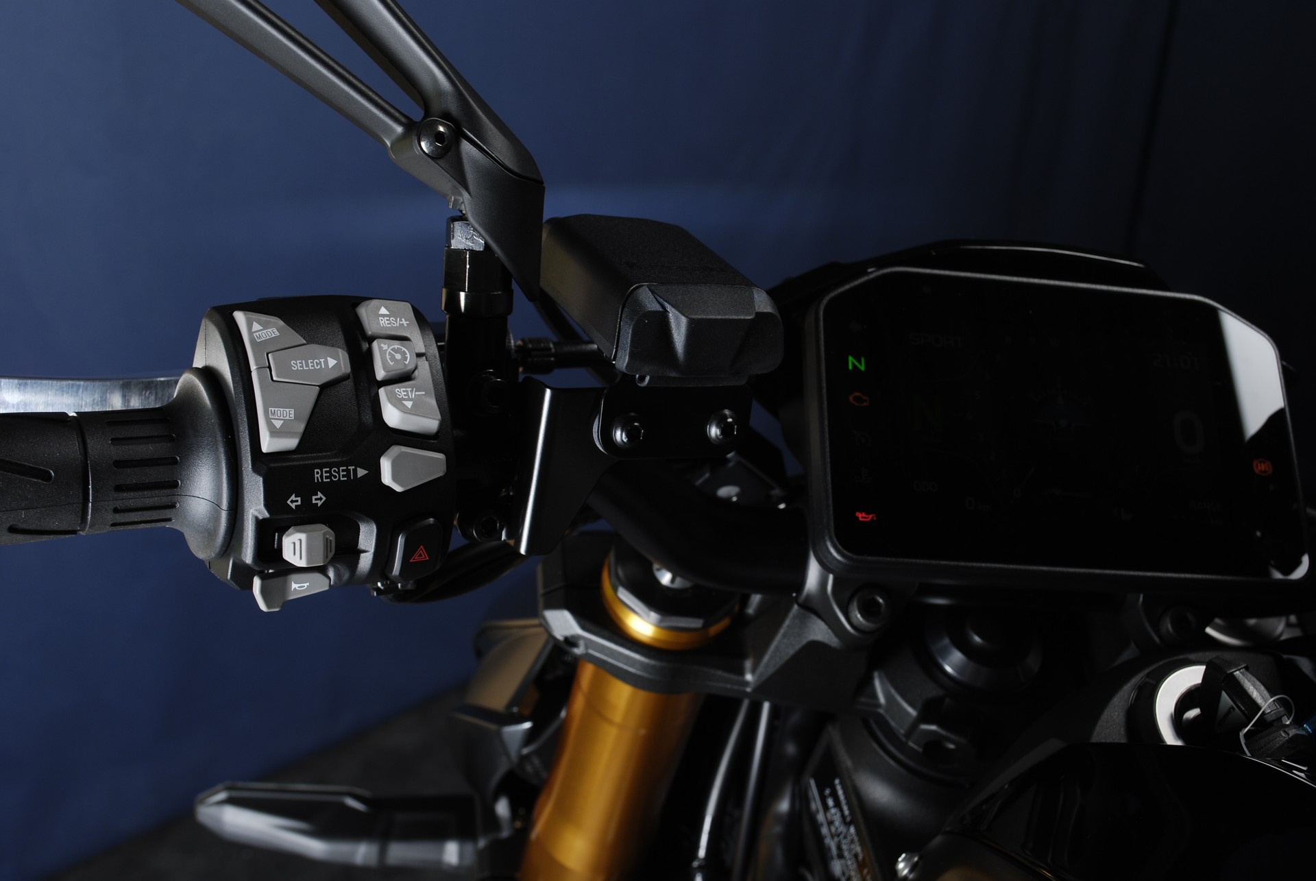 KAWASAKI Z 1100 SE MY26-image-14
