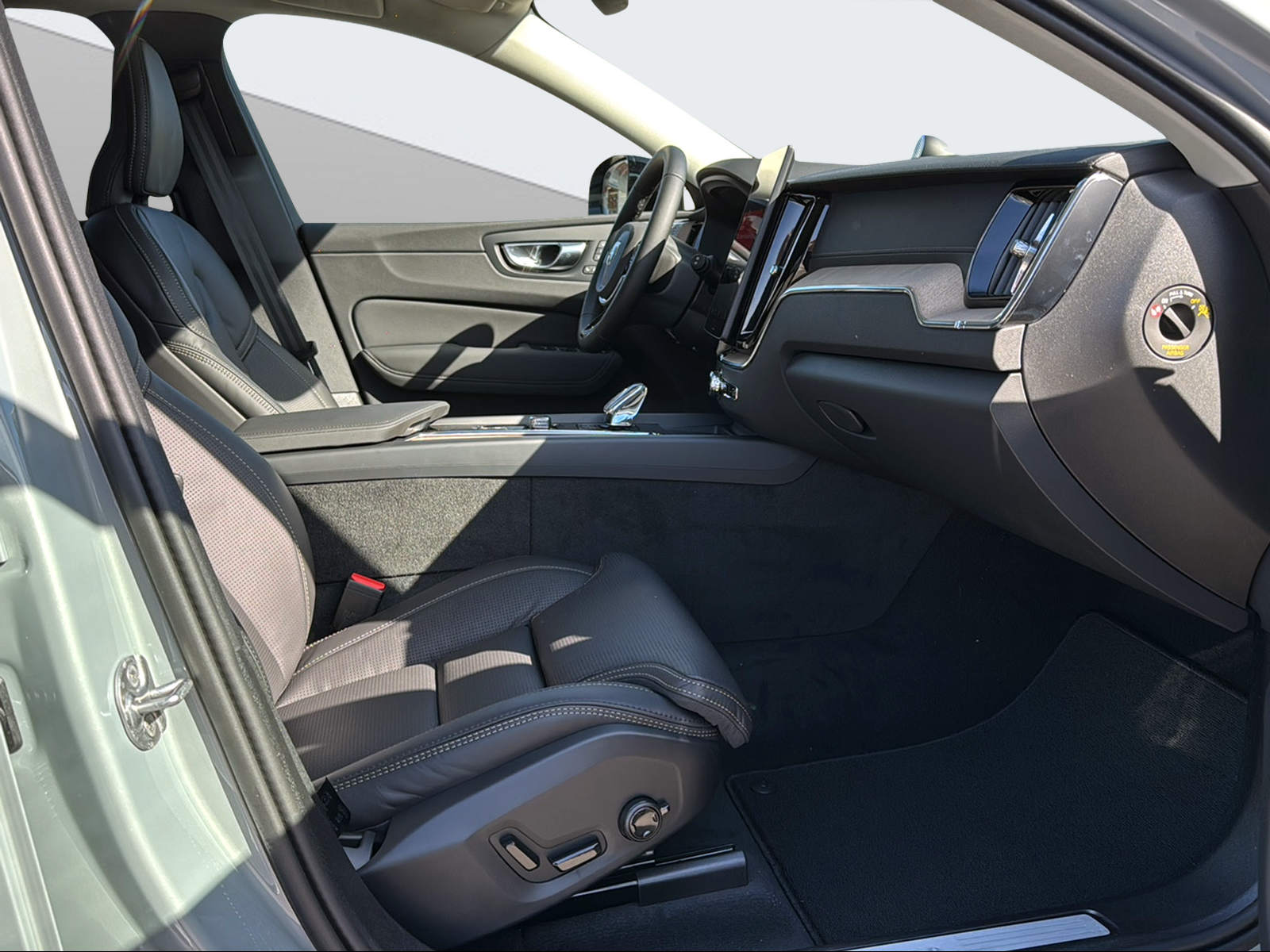 VOLVO XC60 2.0 T8 TE Ultra Dark eAWD-image-14