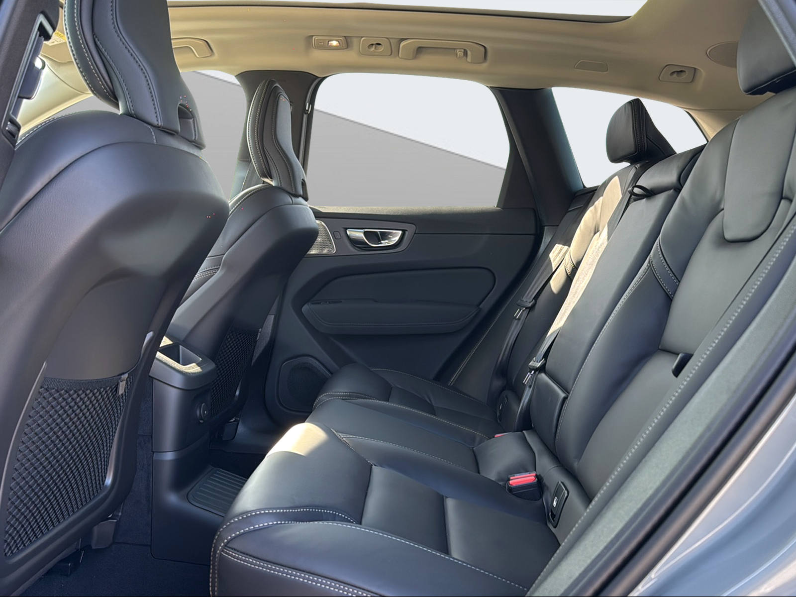 VOLVO XC60 2.0 T8 TE Ultra Dark eAWD-image-13