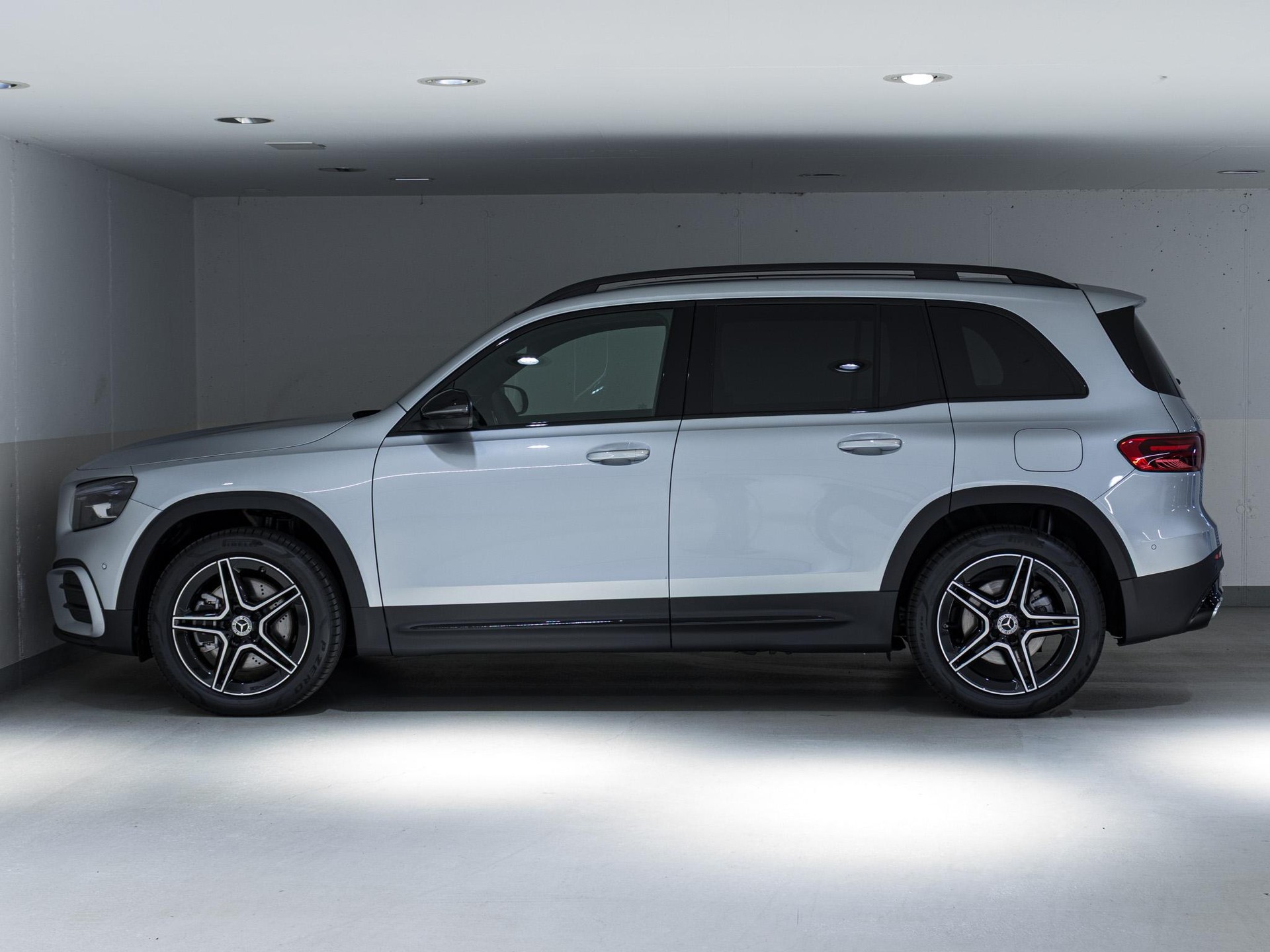 MERCEDES-BENZ GLB 250 4MATIC-image-4