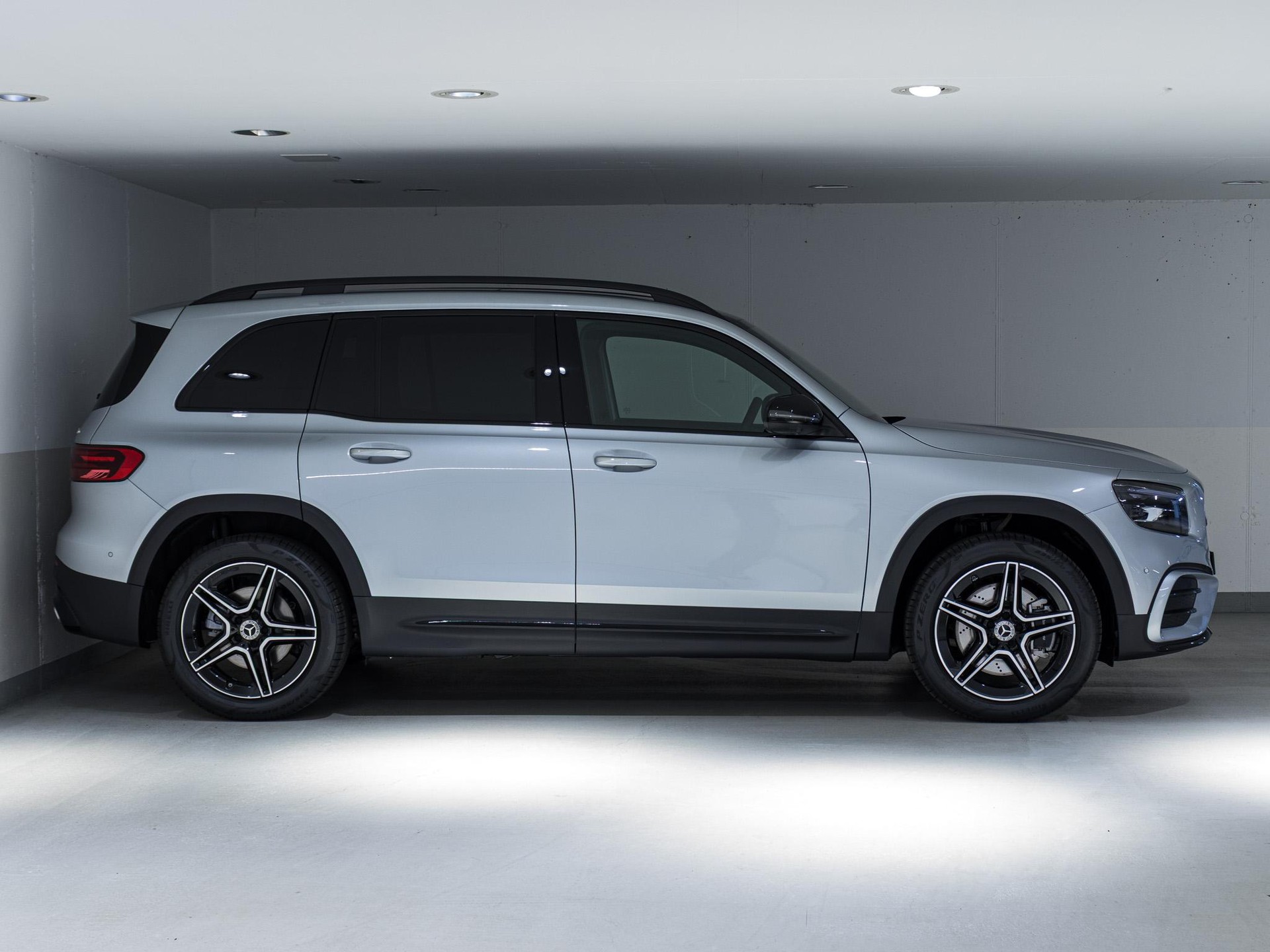 MERCEDES-BENZ GLB 250 4MATIC-image-1