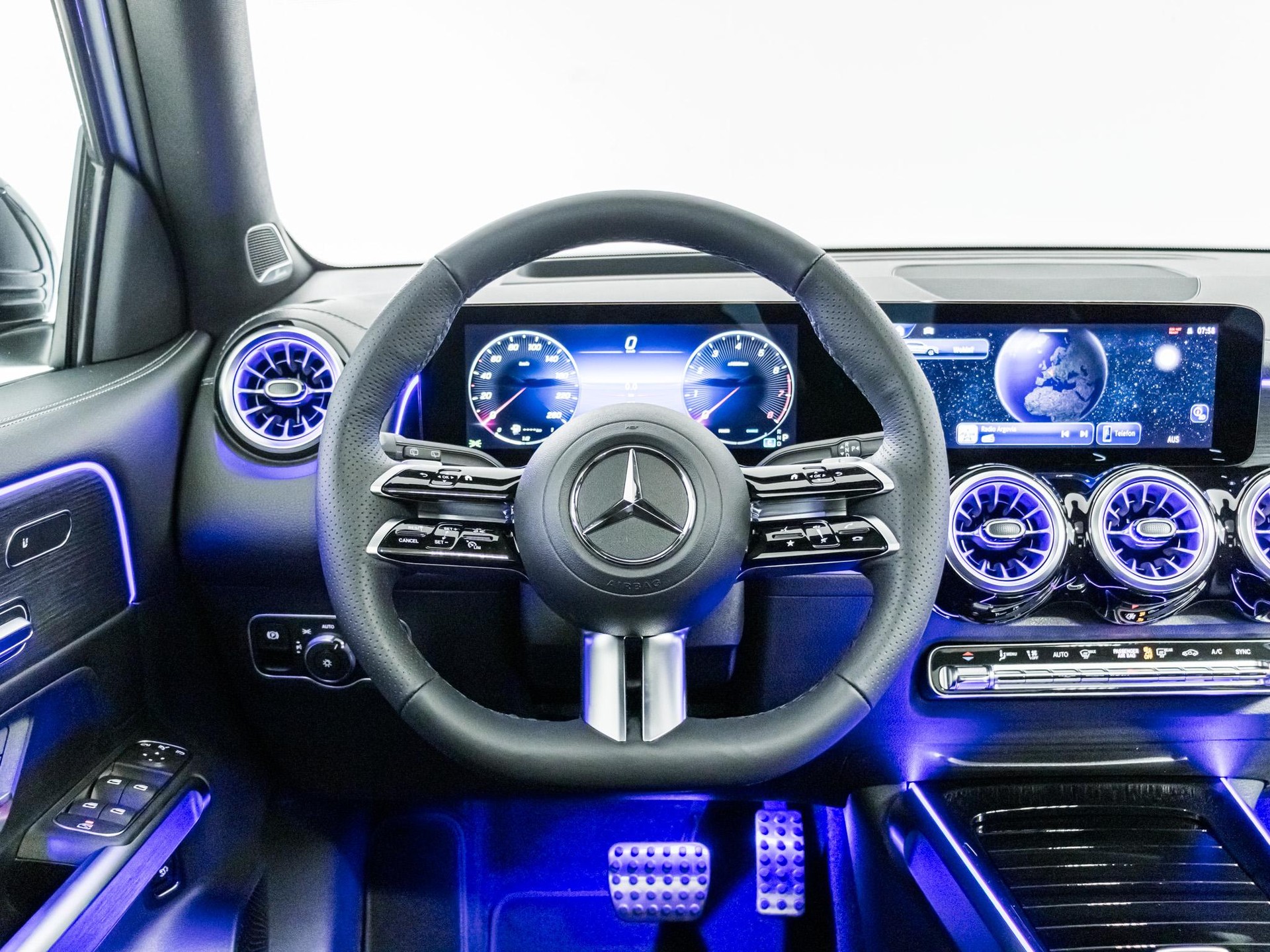 MERCEDES-BENZ GLB 250 4MATIC-image-10