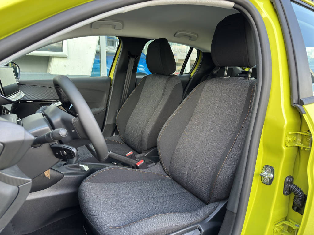 PEUGEOT 208 1.2 PureTech 100 Style-image-4