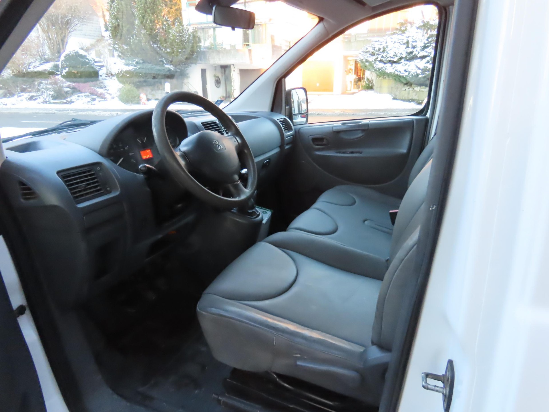 PEUGEOT Expert Kaw. 227 L1H1 2.0 HDI 130-image-6