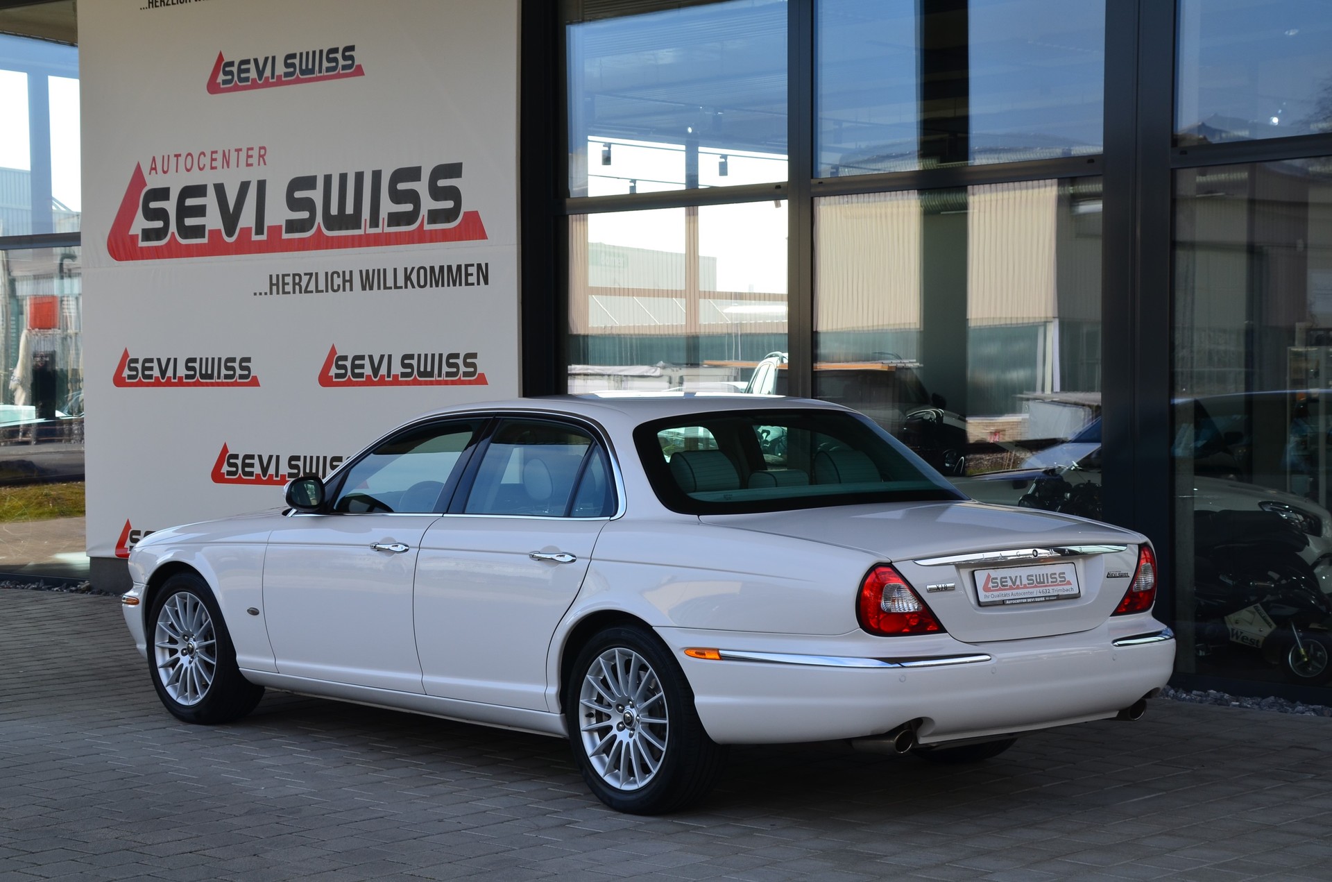 JAGUAR XJ8 4.2 V8 Executive*Frisch ab MFK*-image-5