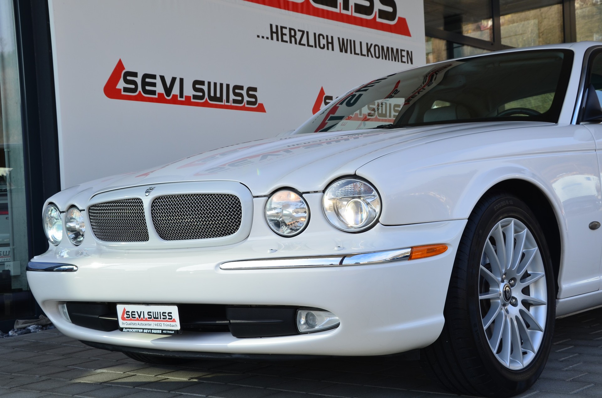 JAGUAR XJ8 4.2 V8 Executive*Frisch ab MFK*-image-8