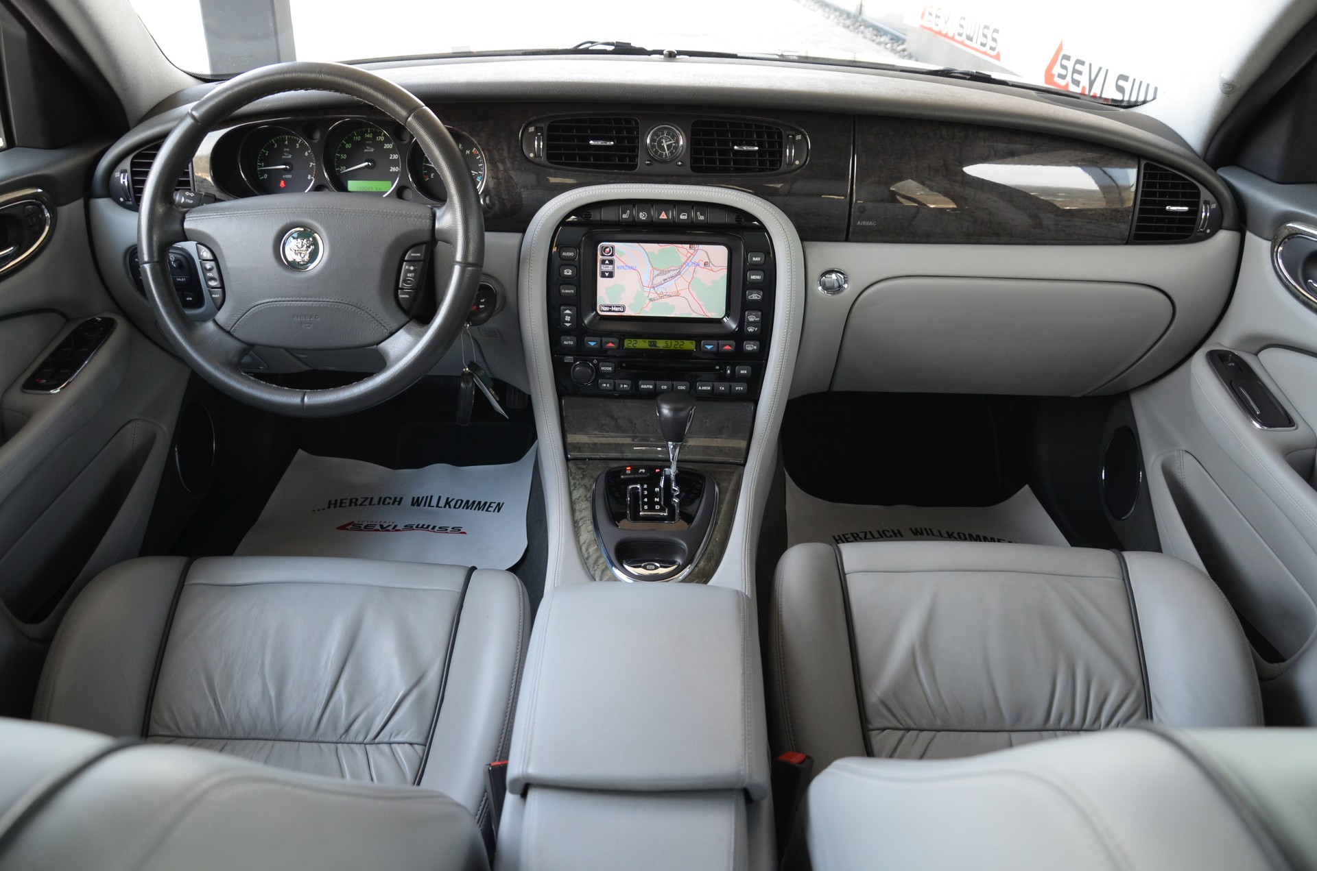 JAGUAR XJ8 4.2 V8 Executive*Frisch ab MFK*-image-12