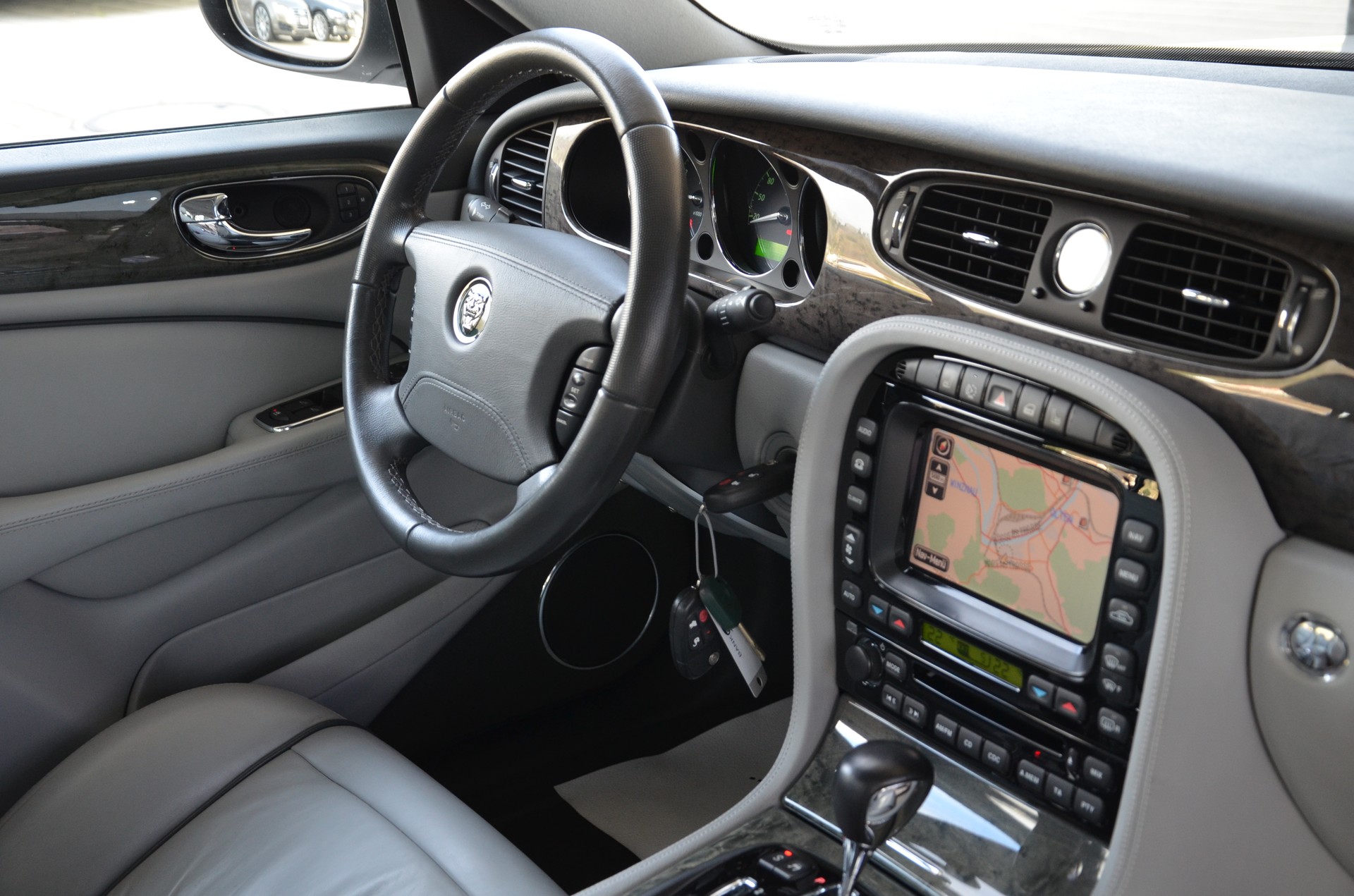 JAGUAR XJ8 4.2 V8 Executive*Frisch ab MFK*-image-15