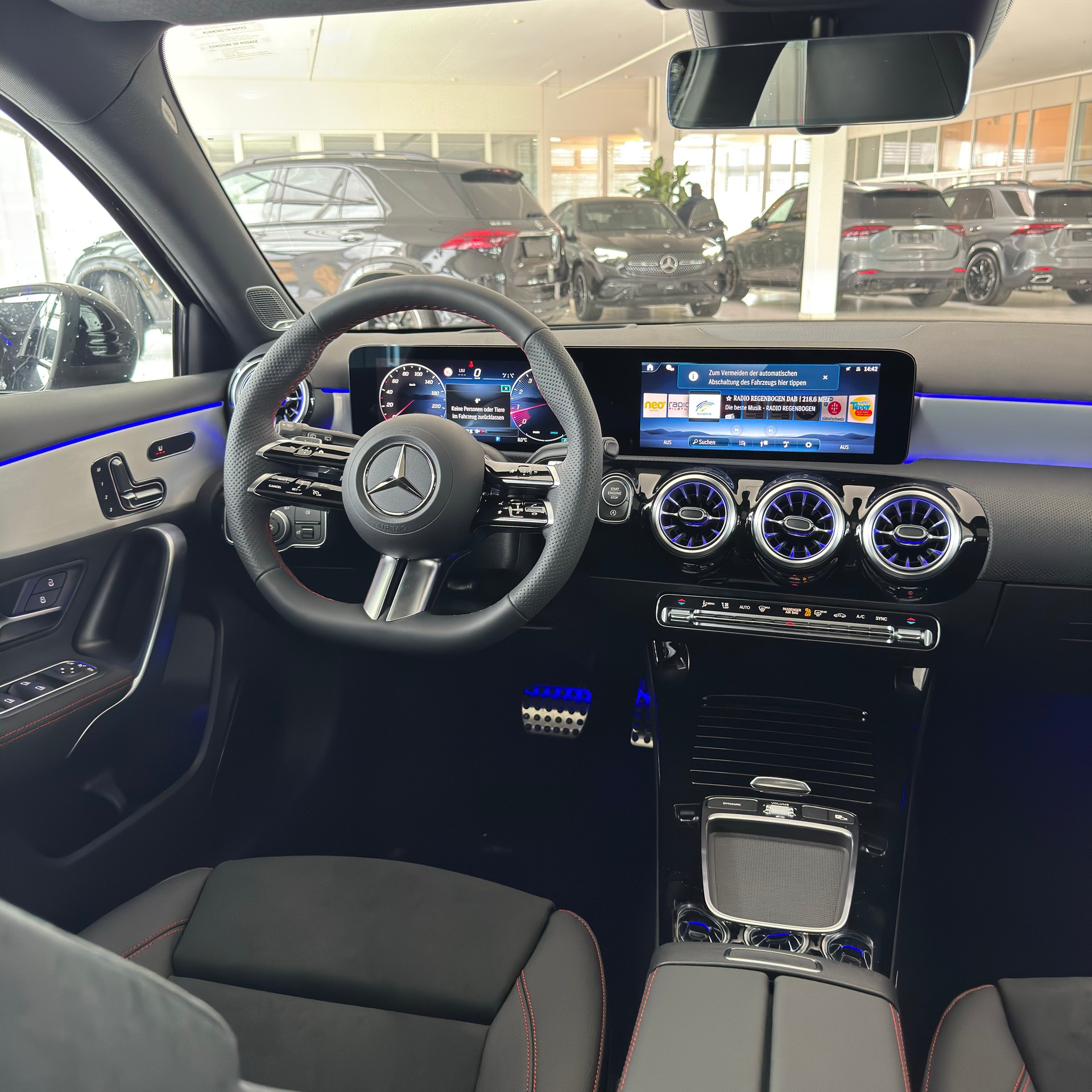 MERCEDES-BENZ A 250 4MATIC Kompaktlimousine-image-12
