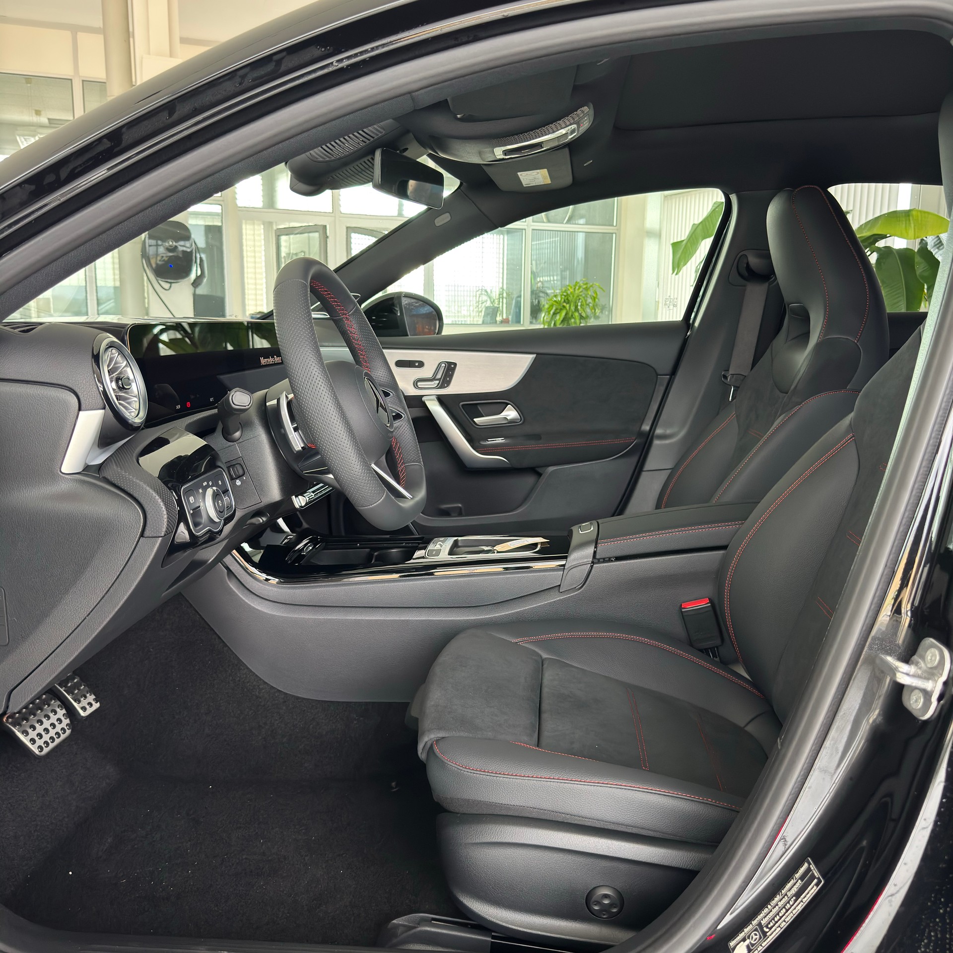 MERCEDES-BENZ A 250 4MATIC Kompaktlimousine-image-7