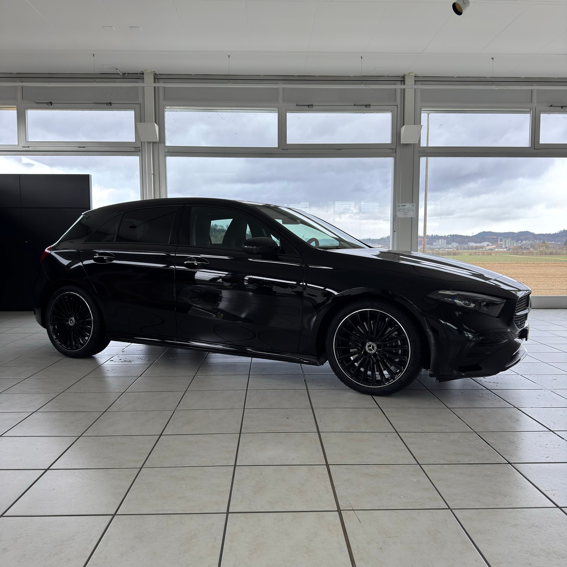 MERCEDES-BENZ A 250 4MATIC Kompaktlimousine-image-1