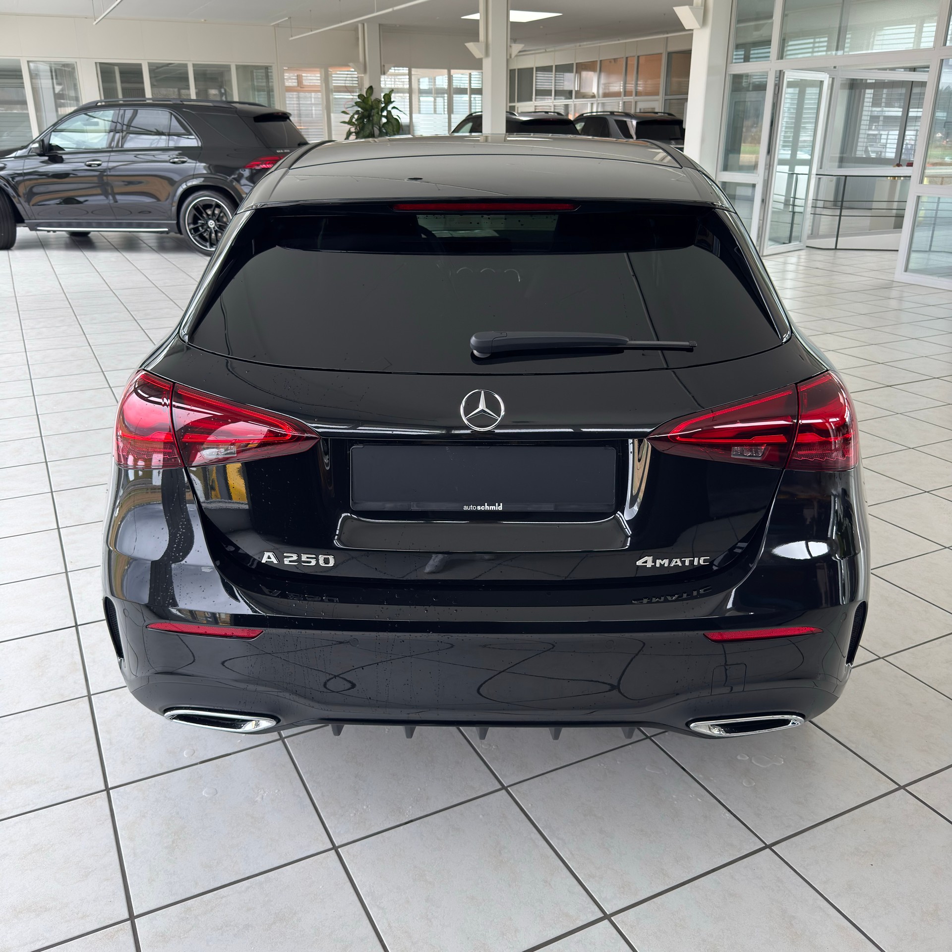 MERCEDES-BENZ A 250 4MATIC Kompaktlimousine-image-5