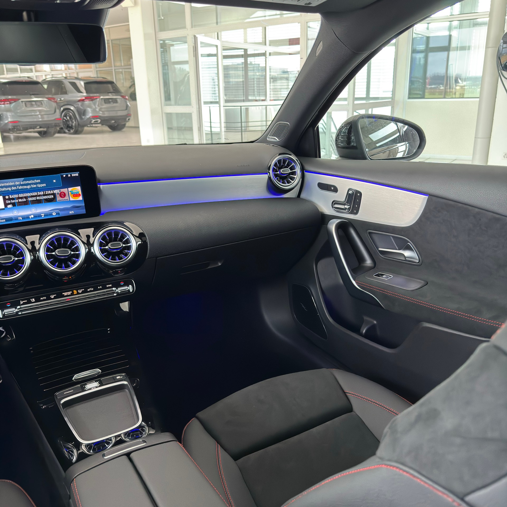 MERCEDES-BENZ A 250 4MATIC Kompaktlimousine-image-13