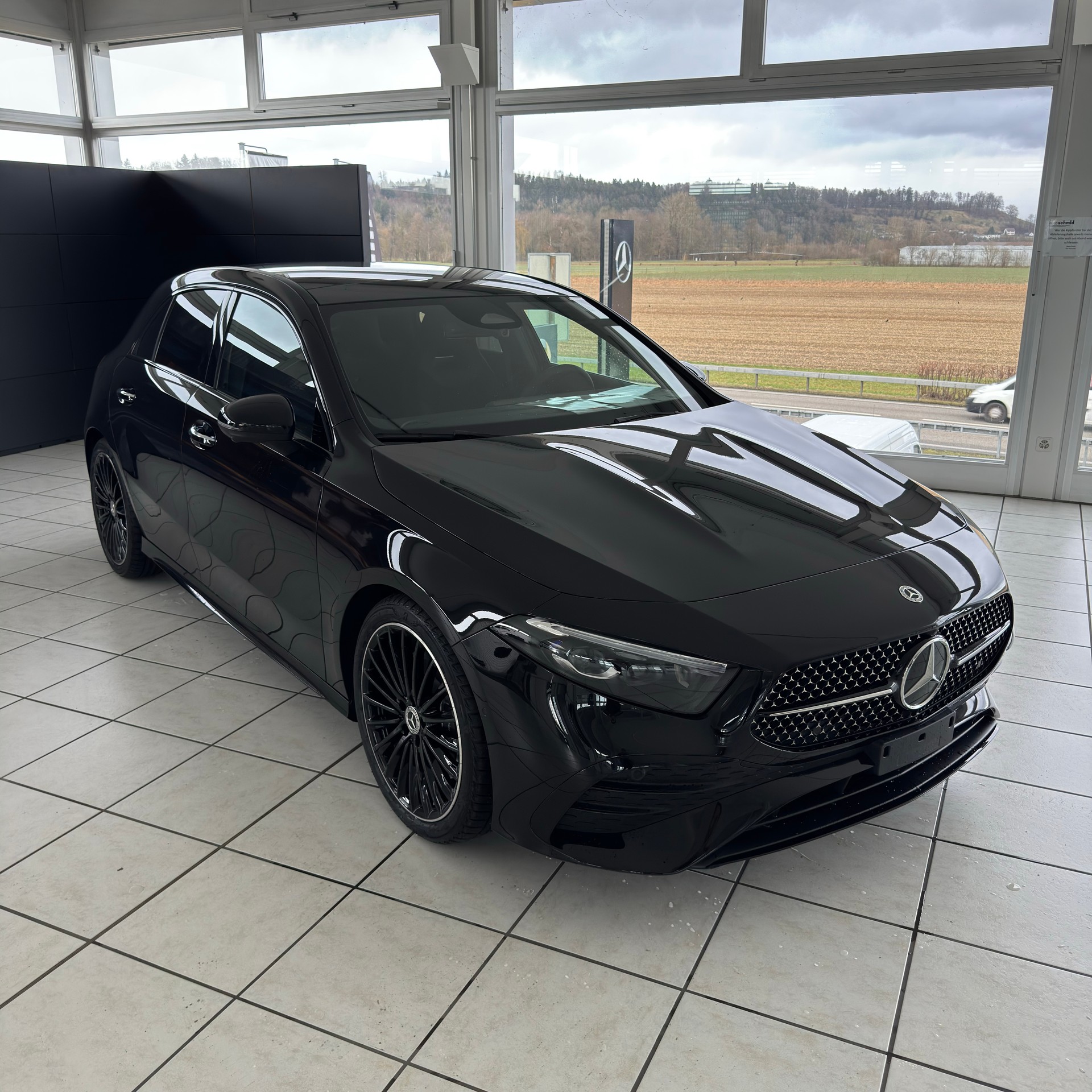 MERCEDES-BENZ A 250 4MATIC Kompaktlimousine-image-0