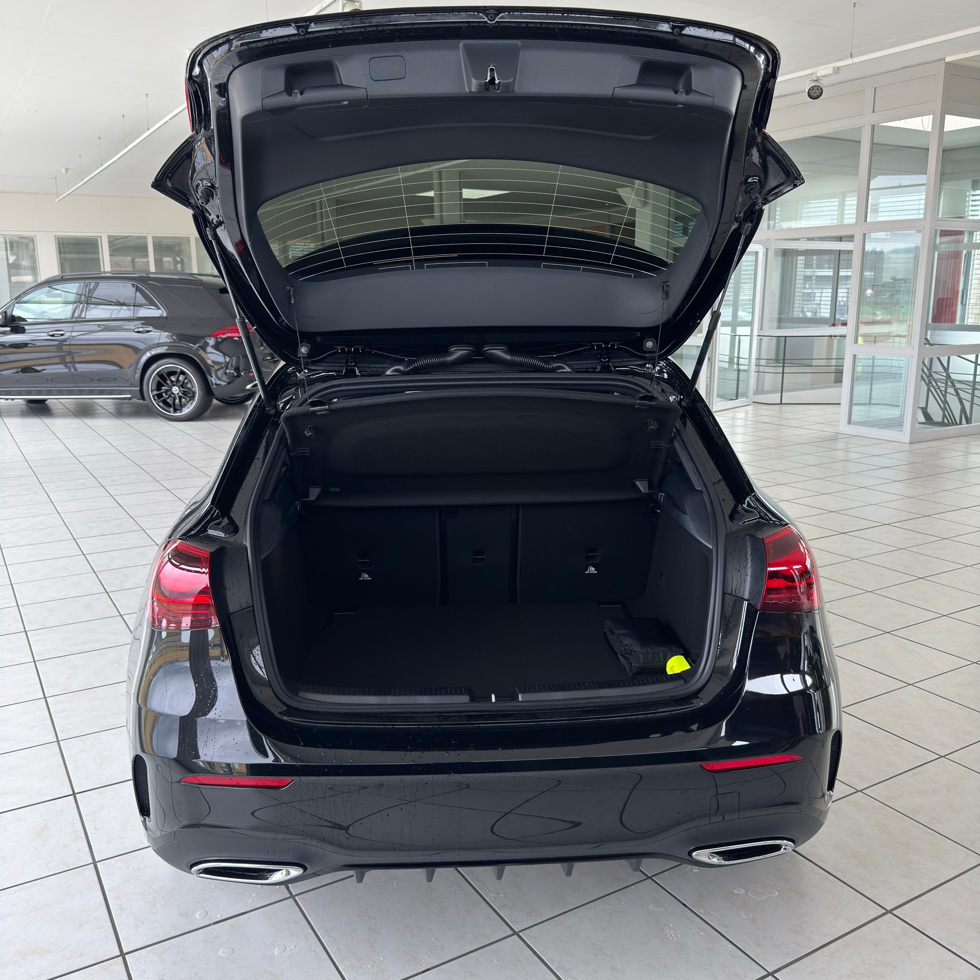 MERCEDES-BENZ A 250 4MATIC Kompaktlimousine-image-6
