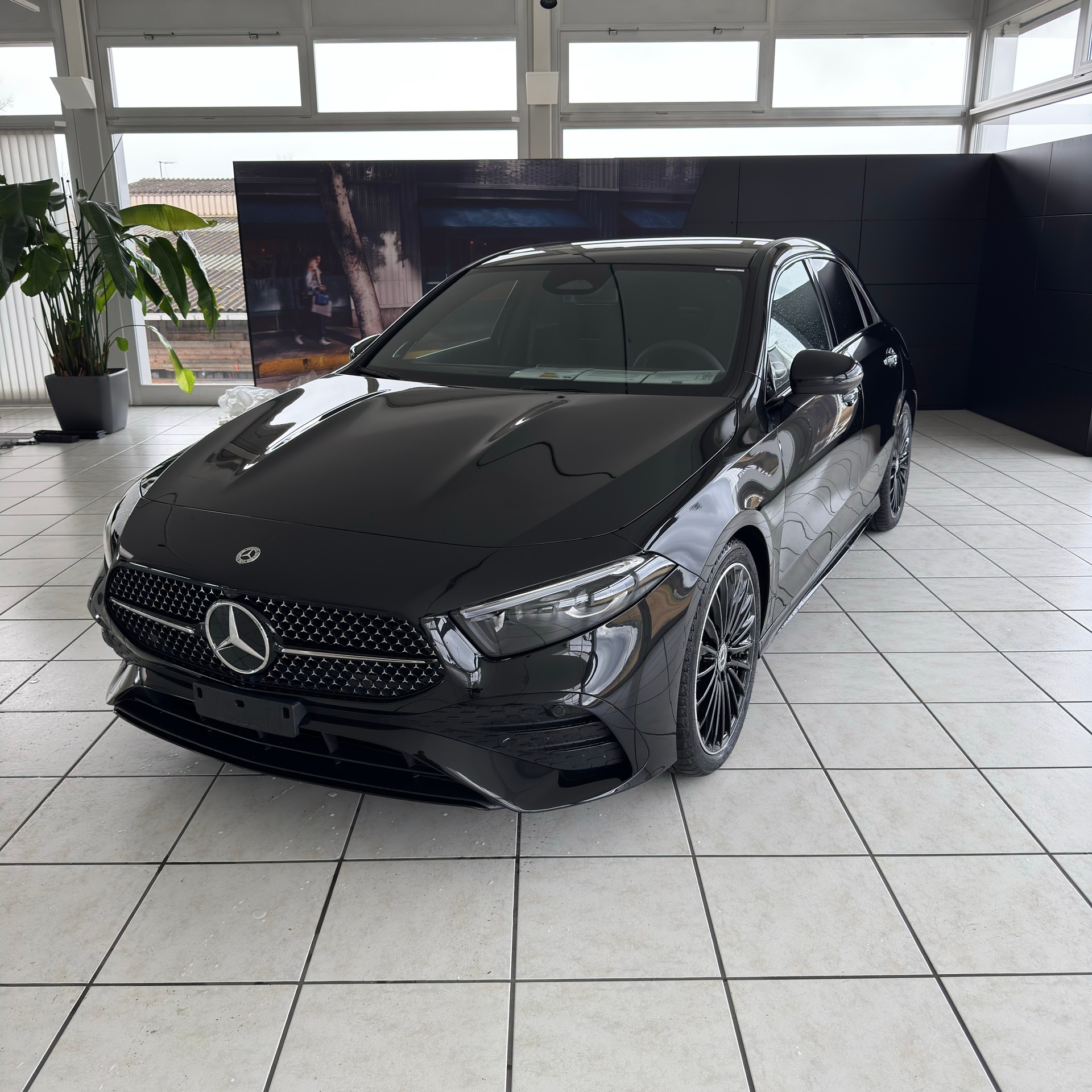 MERCEDES-BENZ A 250 4MATIC Kompaktlimousine-image-3