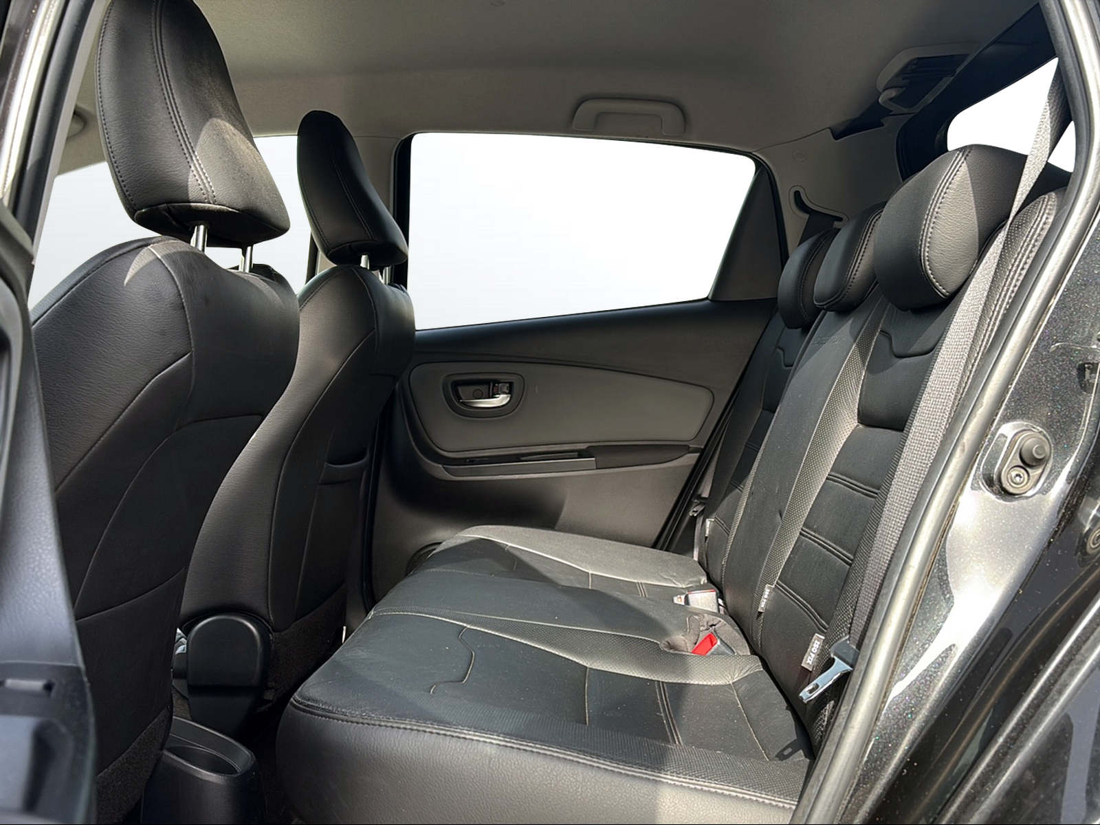 TOYOTA Yaris 1.5 VVT-i Hybrid Swiss Trend e-CVT-image-9