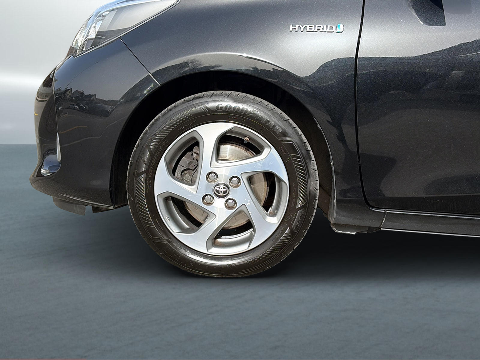 TOYOTA Yaris 1.5 VVT-i Hybrid Swiss Trend e-CVT-image-2
