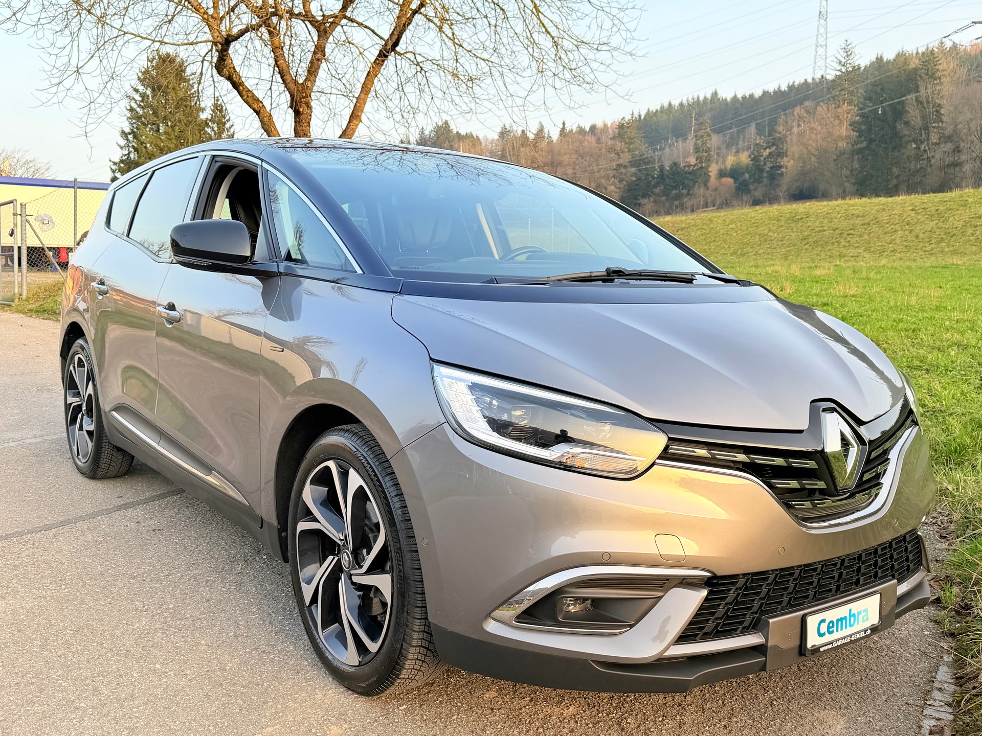 RENAULT GRAND SCENIC 1.3 16V "BLACK EDITION" EDC AUTOMAT MIT 7 SITZE. MIT 44`000 KM. AB MFK AB SERVICE. MIT LEDER. CHF 22`900.-