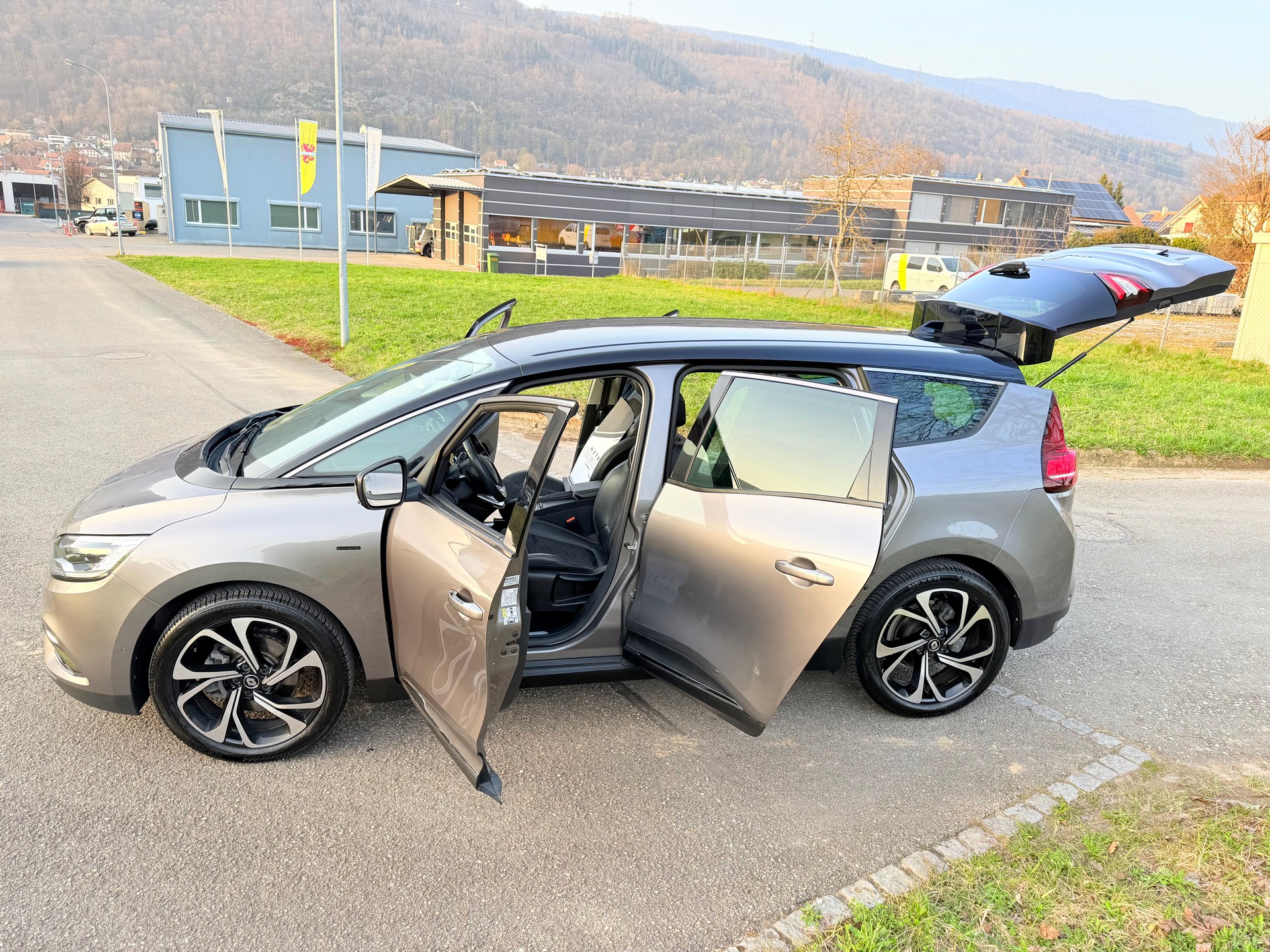 RENAULT GRAND SCENIC 1.3 16V "BLACK EDITION" EDC AUTOMAT MIT 7 SITZE. MIT 44`000 KM. AB MFK AB SERVICE. MIT LEDER. CHF 22`900.--image-18