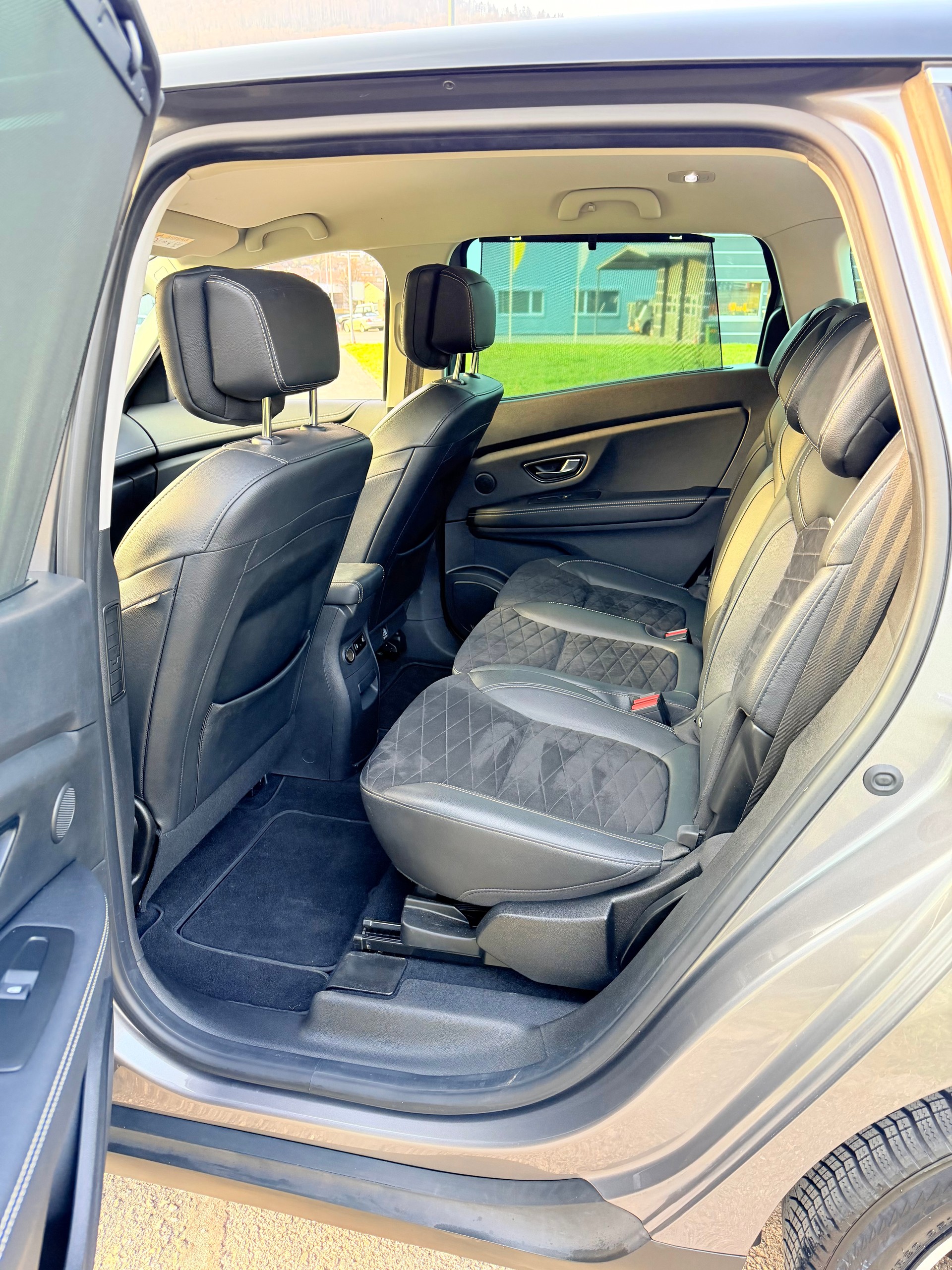 RENAULT GRAND SCENIC 1.3 16V "BLACK EDITION" EDC AUTOMAT MIT 7 SITZE. MIT 44`000 KM. AB MFK AB SERVICE. MIT LEDER. CHF 22`900.--image-31