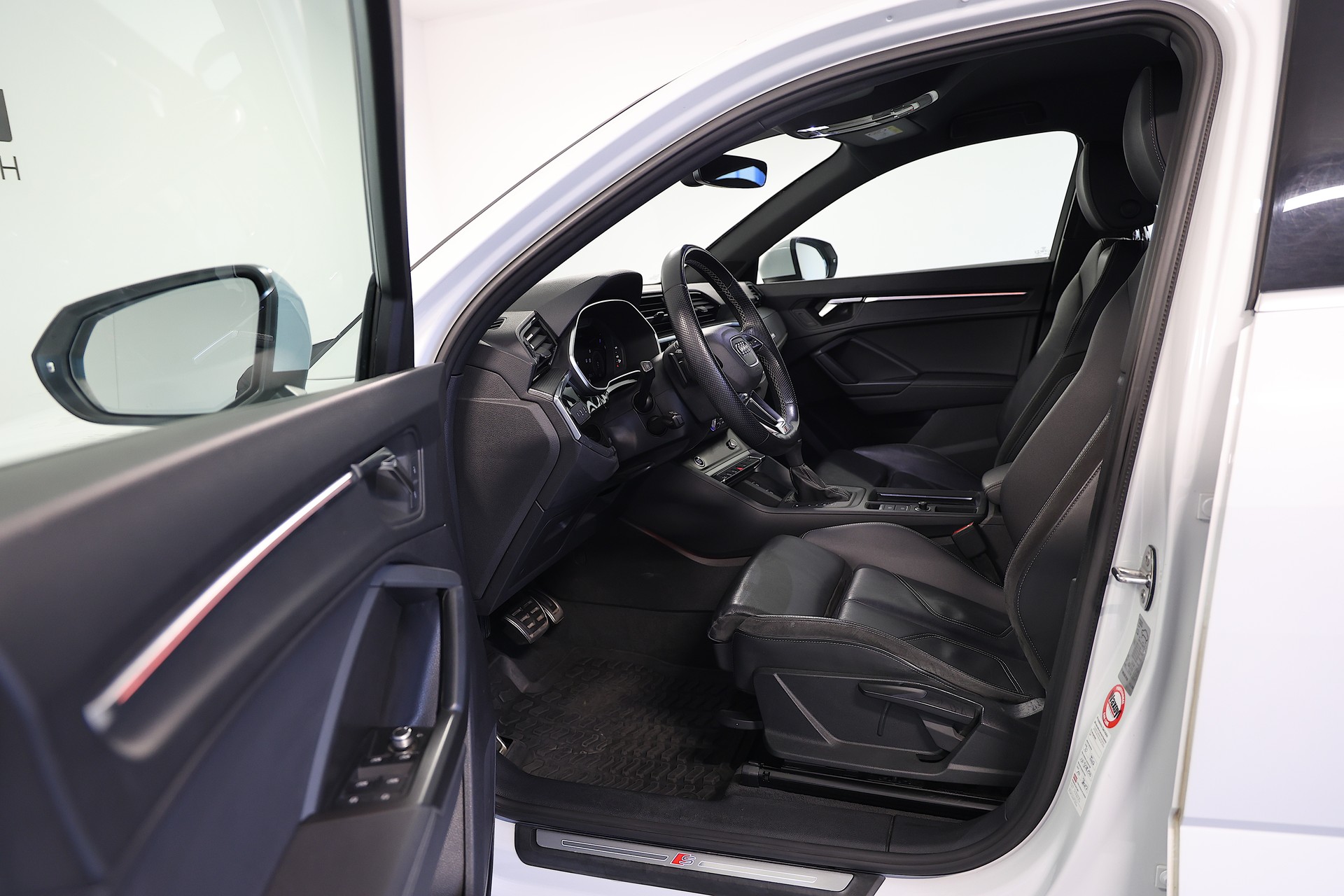 AUDI Q3 Sportback 40 TFSI S-LINE quattro S-tronic-image-5
