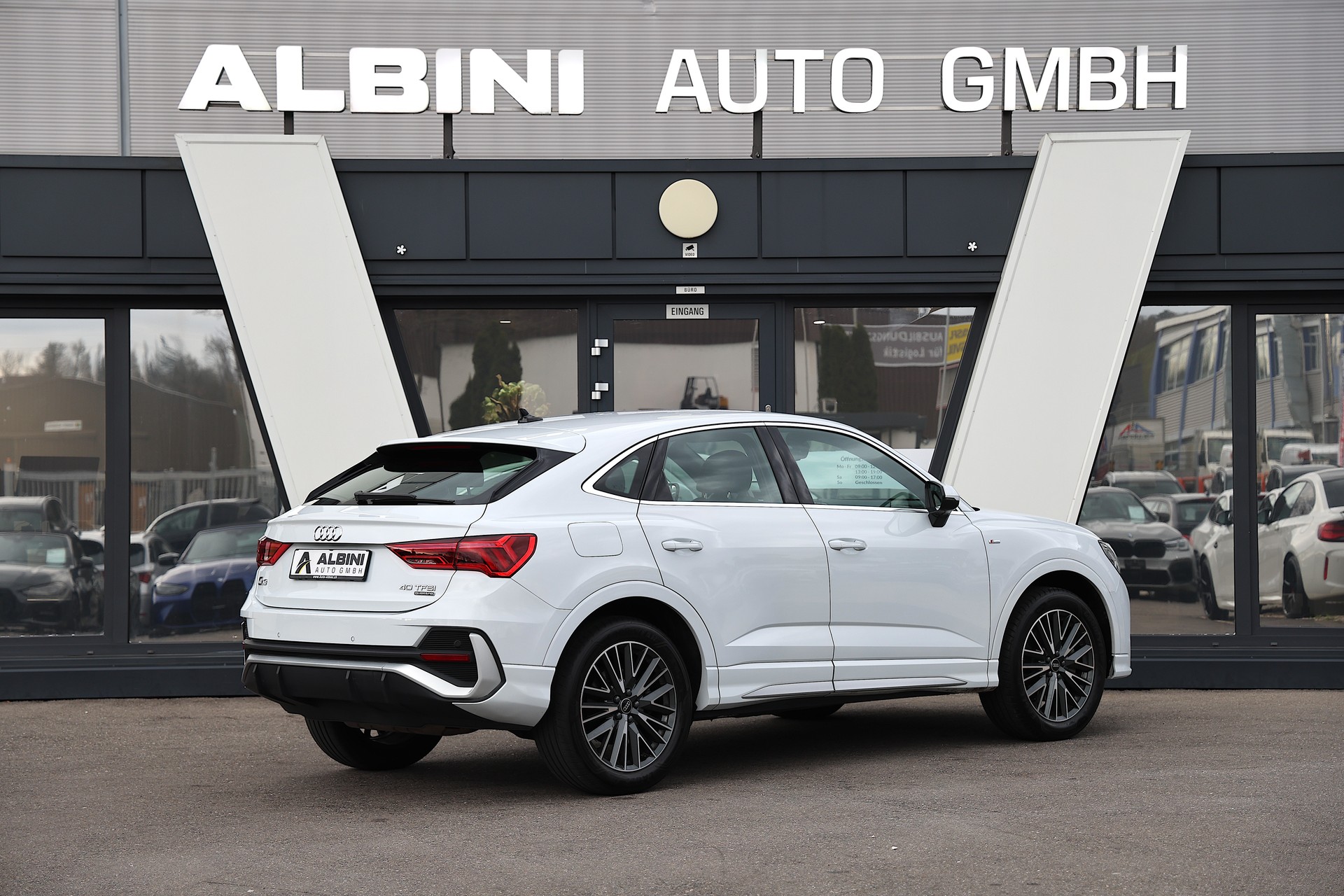 AUDI Q3 Sportback 40 TFSI S-LINE quattro S-tronic-image-2