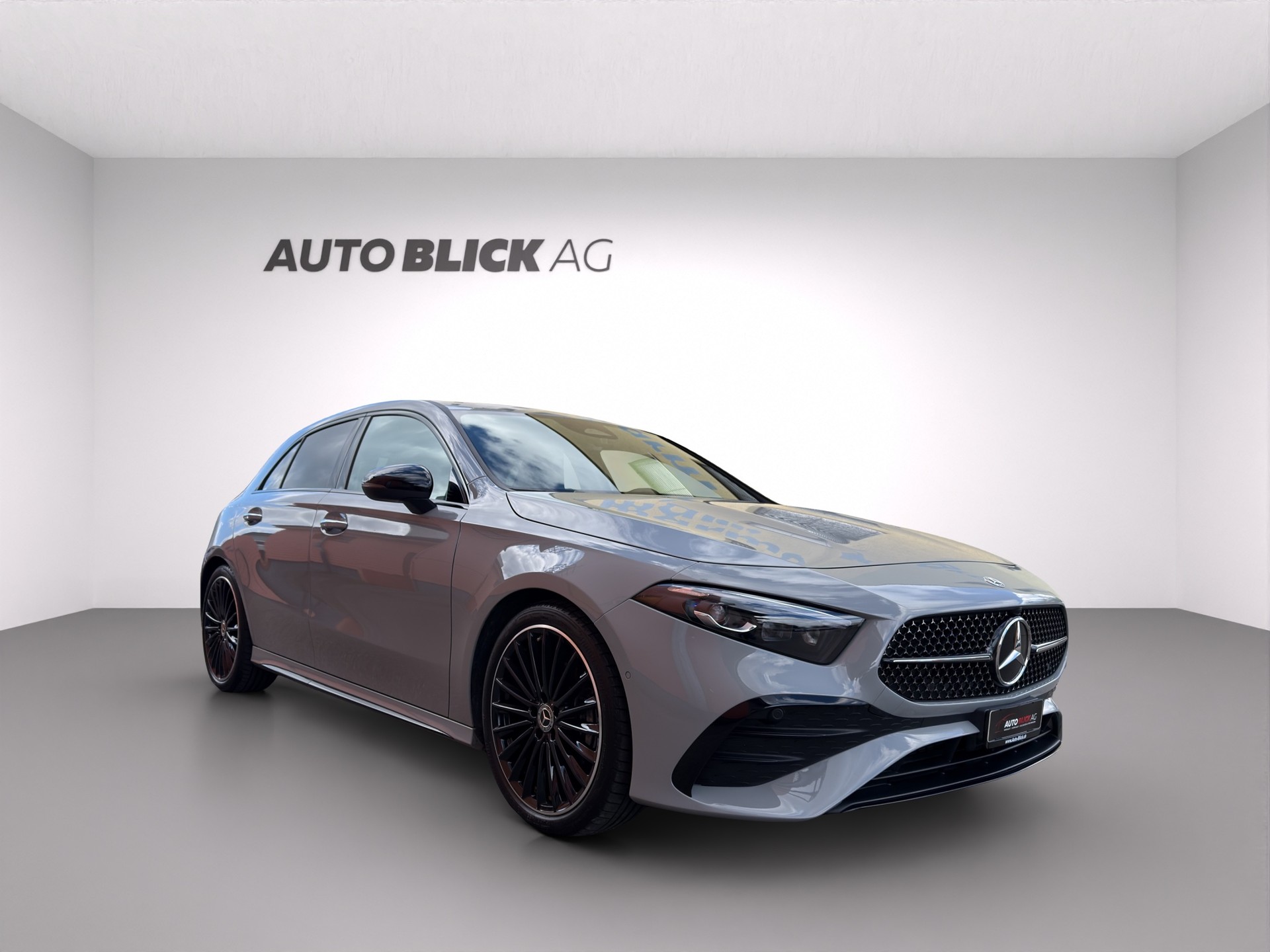 MERCEDES-BENZ A 180 AMG Line Premium Night Star 7G-DCT-showroom-element-1