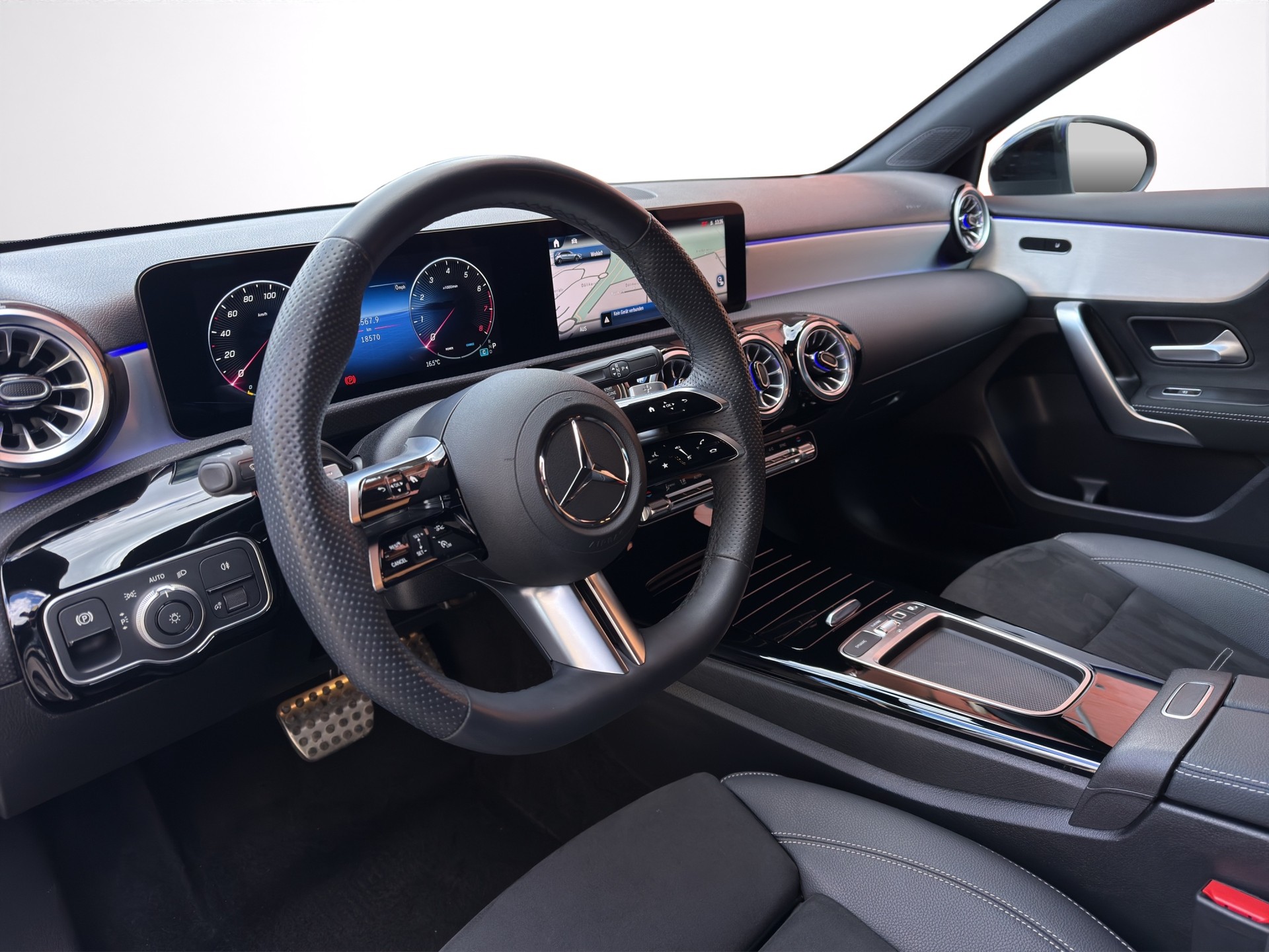 MERCEDES-BENZ A 180 AMG Line Premium Night Star 7G-DCT-image-10