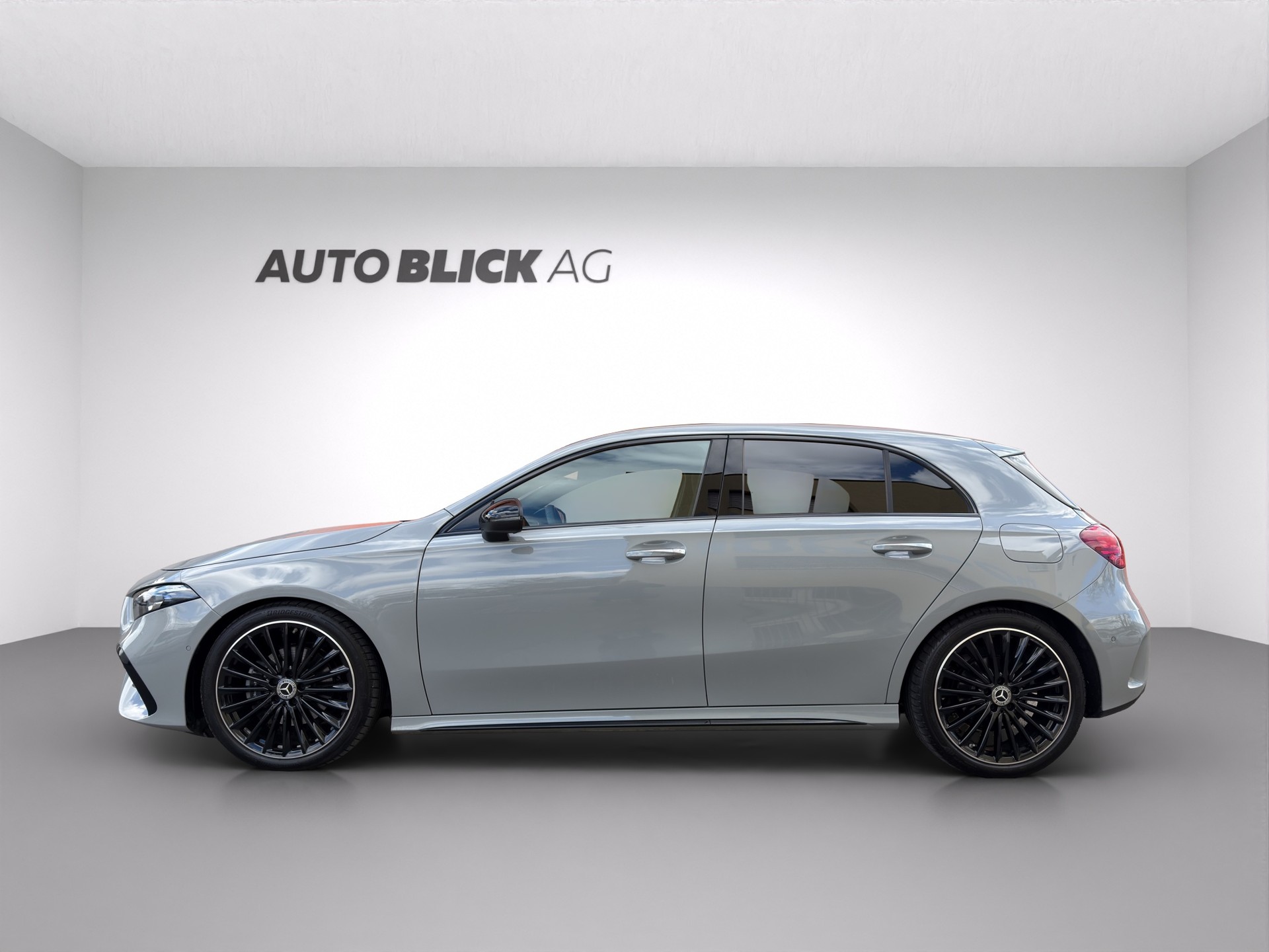 MERCEDES-BENZ A 180 AMG Line Premium Night Star 7G-DCT-image-4