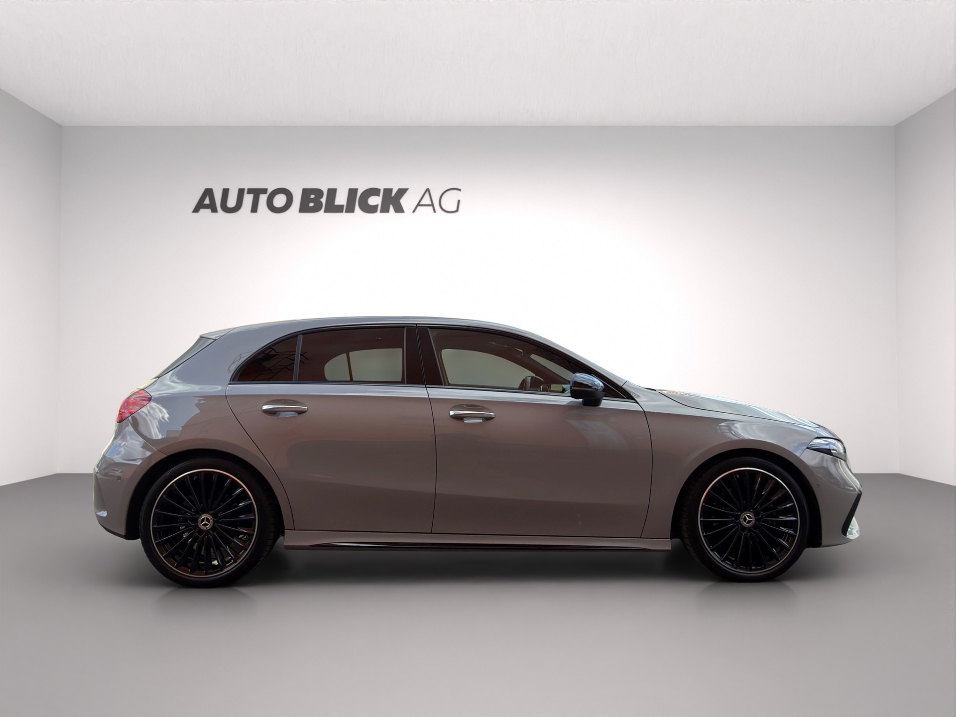 MERCEDES-BENZ A 180 AMG Line Premium Night Star 7G-DCT-showroom-element-3