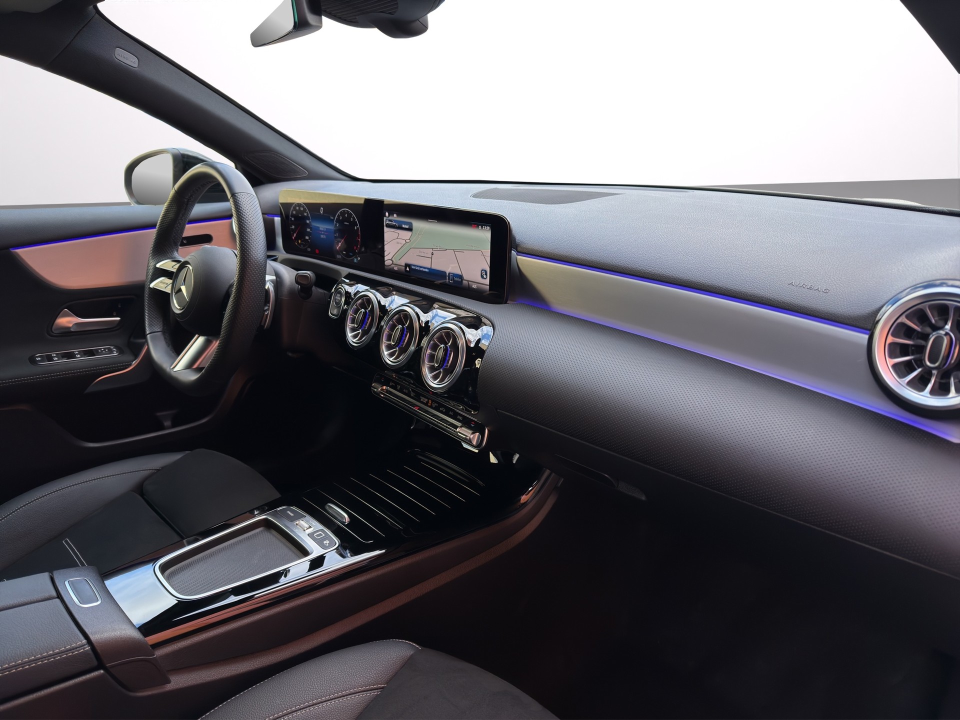 MERCEDES-BENZ A 180 AMG Line Premium Night Star 7G-DCT-image-13