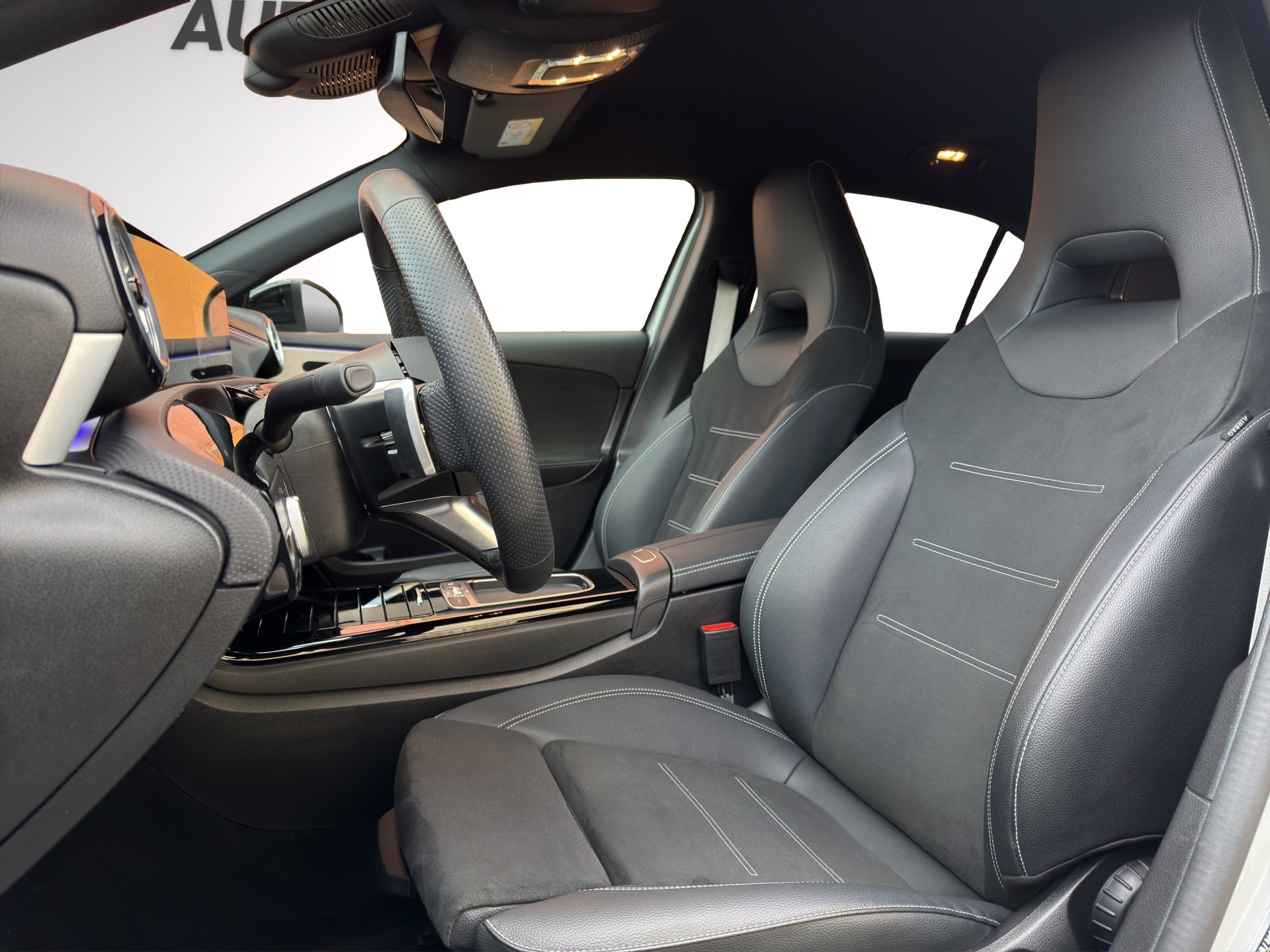 MERCEDES-BENZ A 180 AMG Line Premium Night Star 7G-DCT-image-9