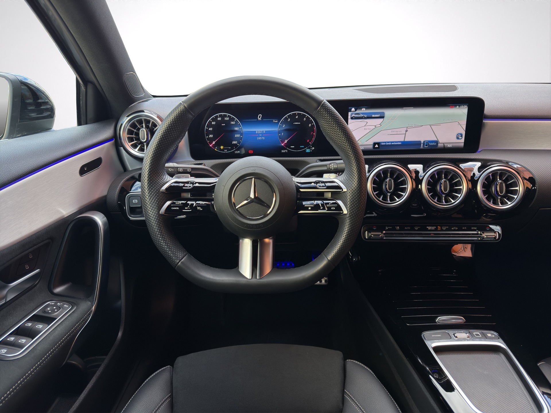 MERCEDES-BENZ A 180 AMG Line Premium Night Star 7G-DCT-image-12