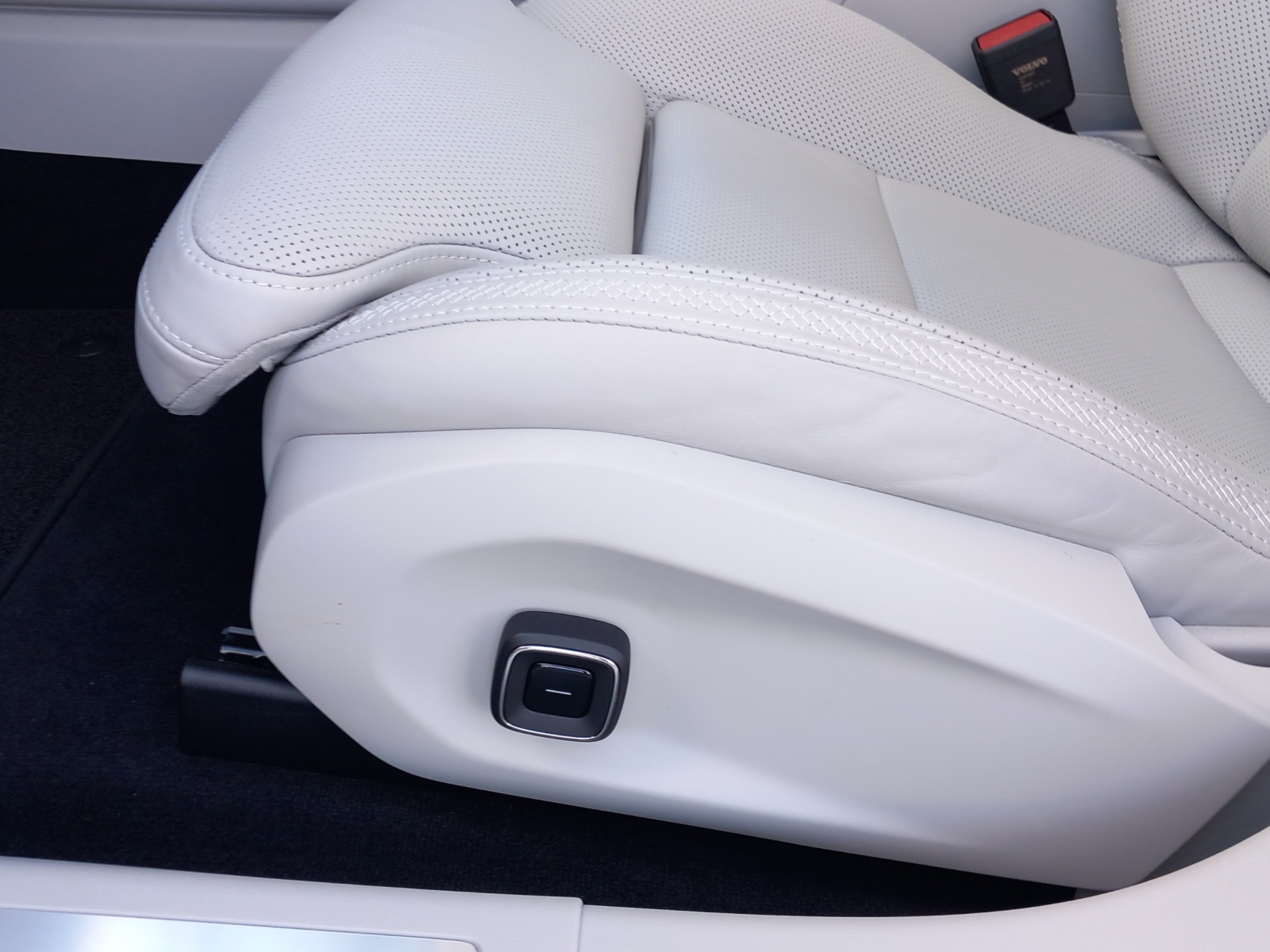 VOLVO ES90 Ultra-image-17